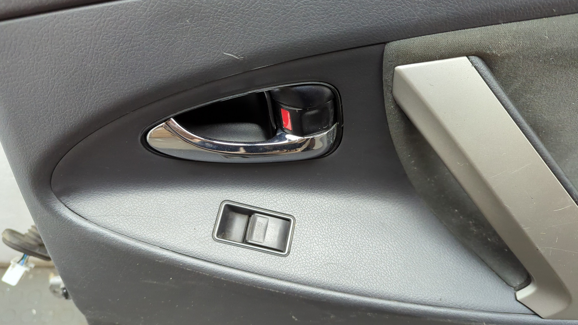 Дверь задняя левая