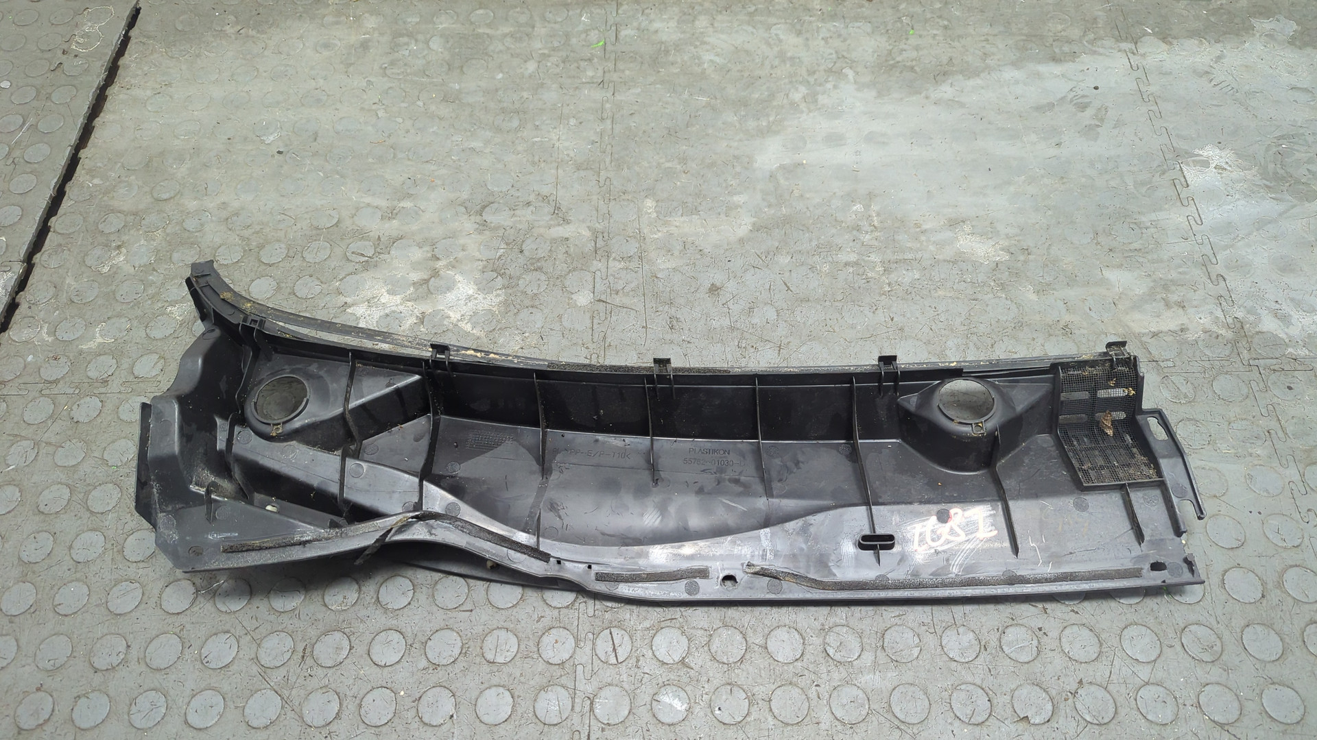 Решетка стеклоочистителей (Жабо)