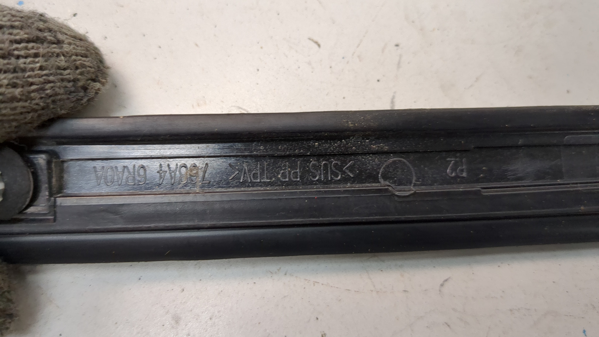 Молдинг лобового стекла