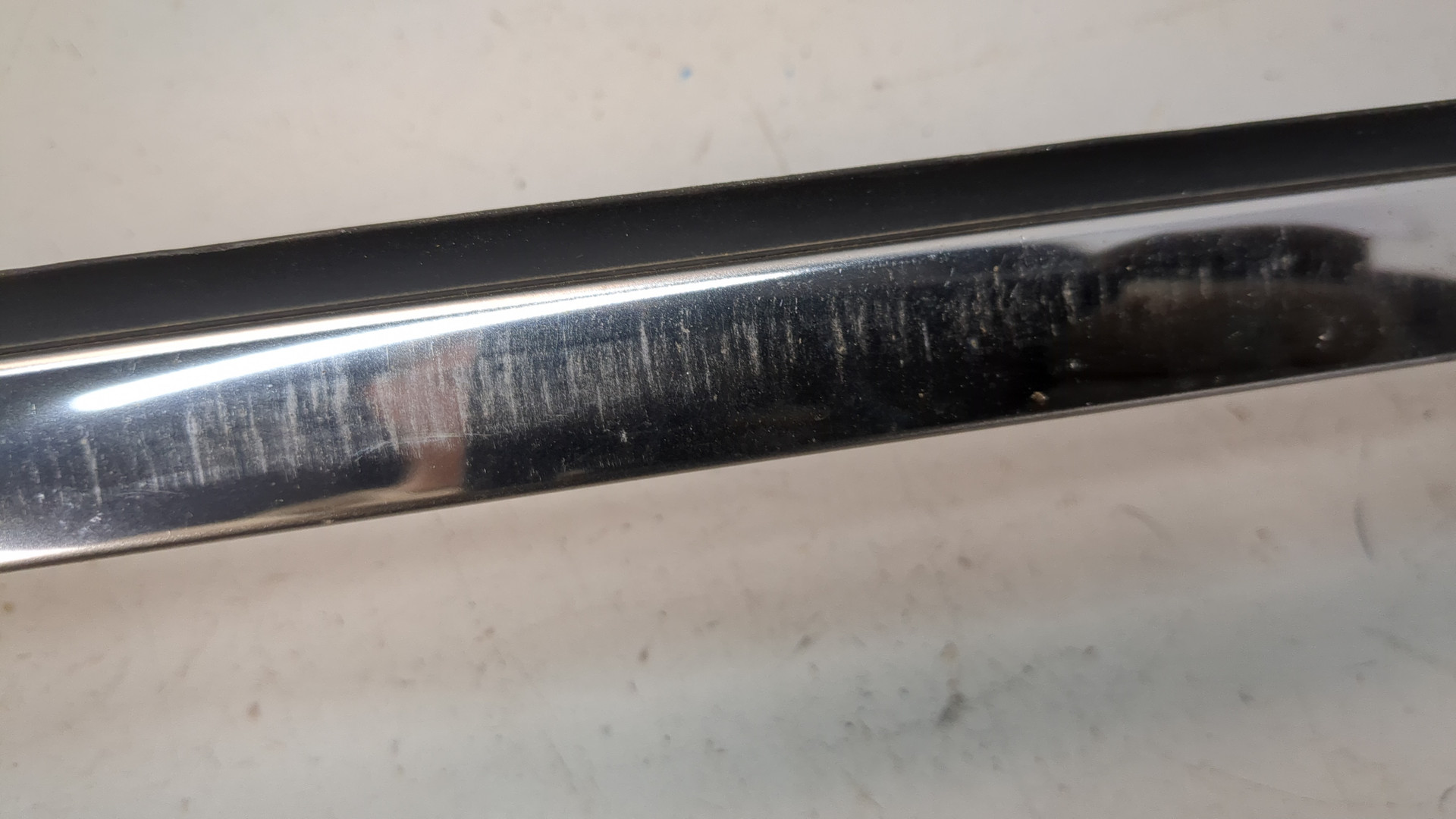 Молдинг лобового стекла