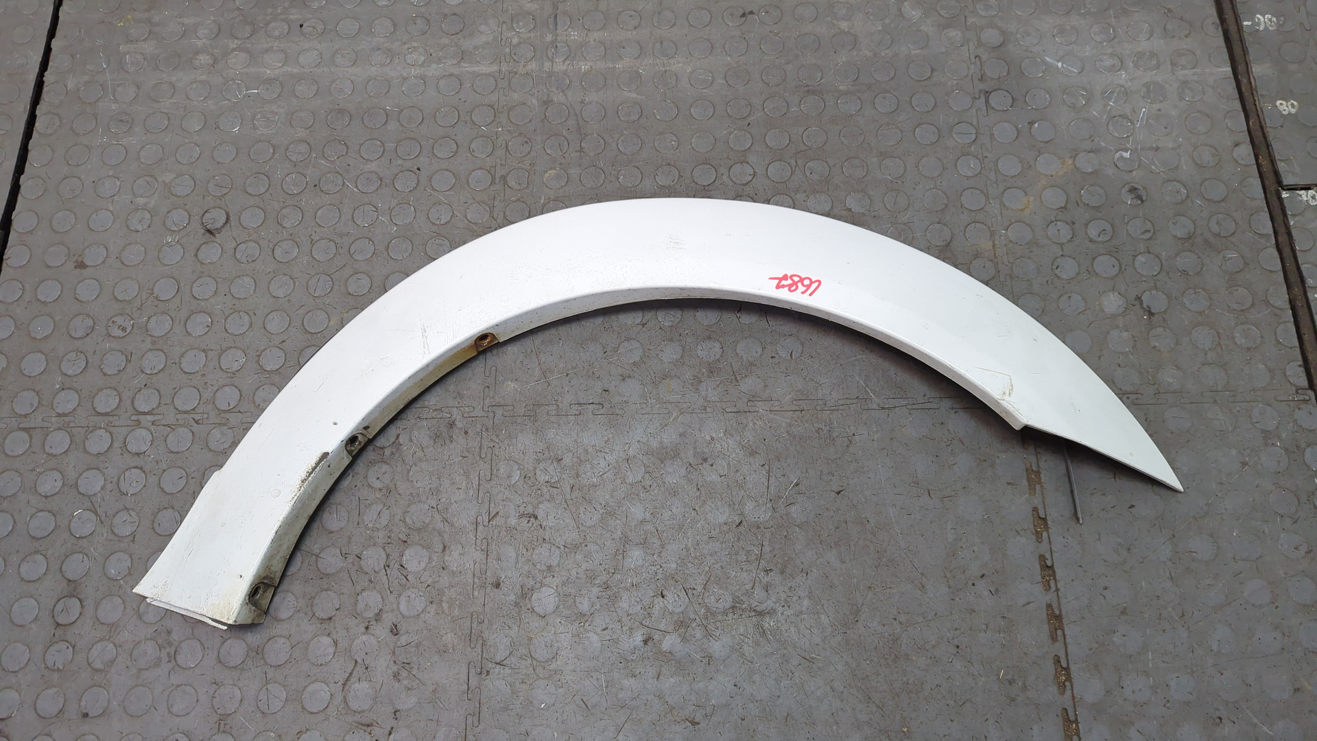 Накладка переднего крыла правого