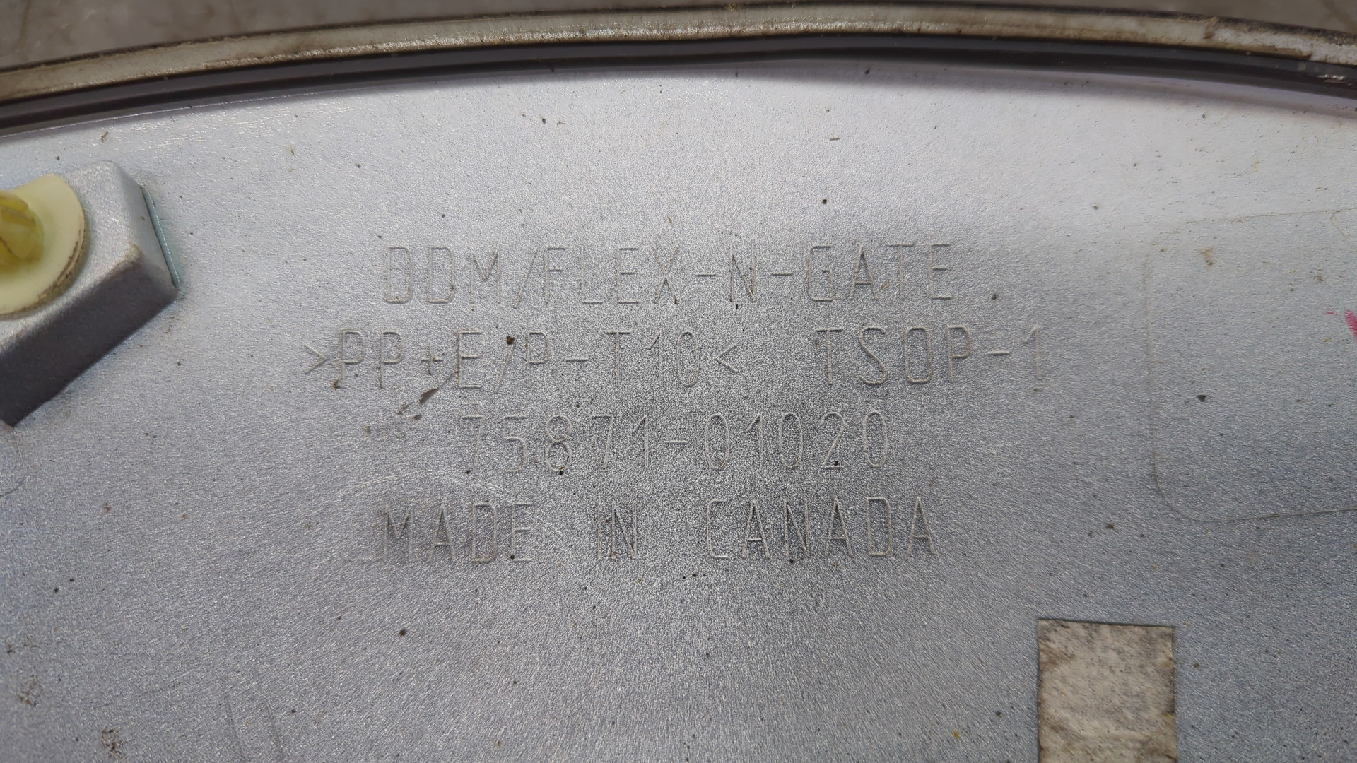 Накладка переднего крыла правого