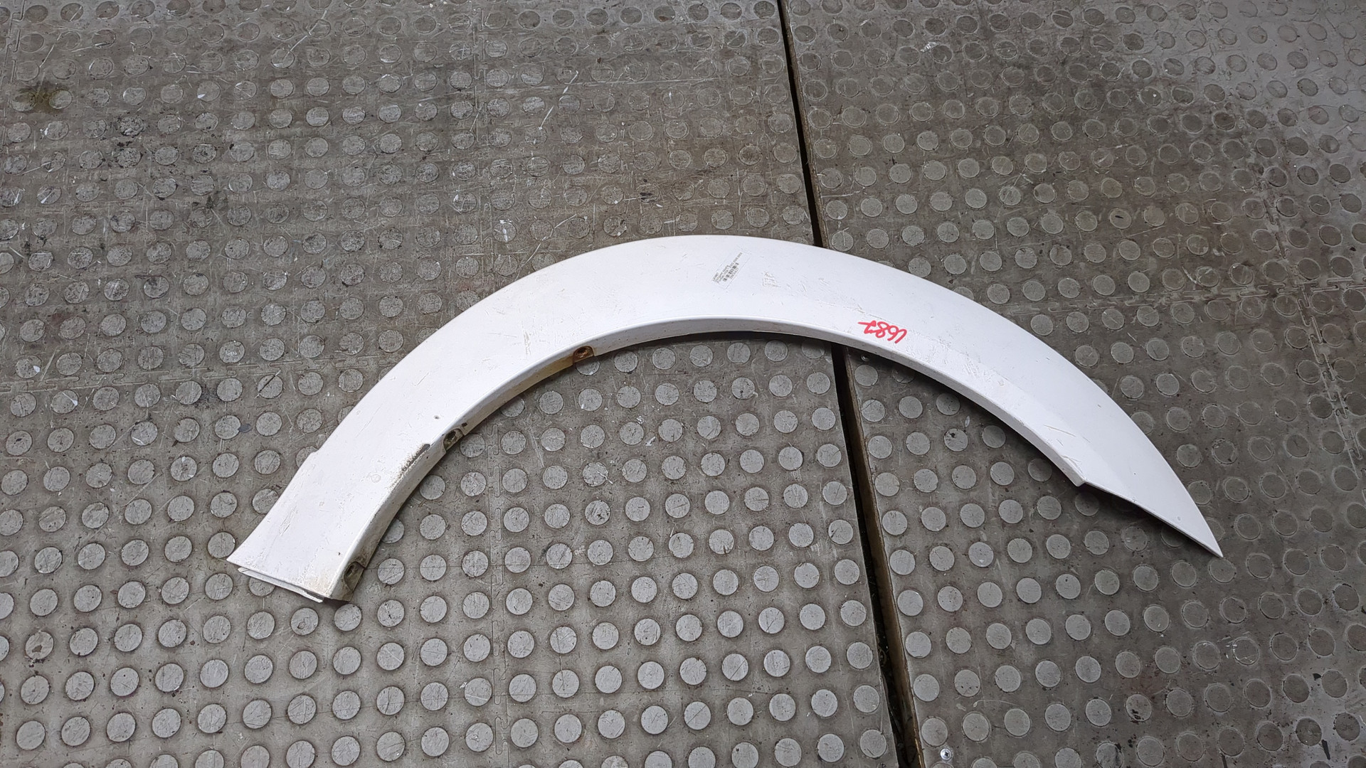 Накладка переднего крыла правого