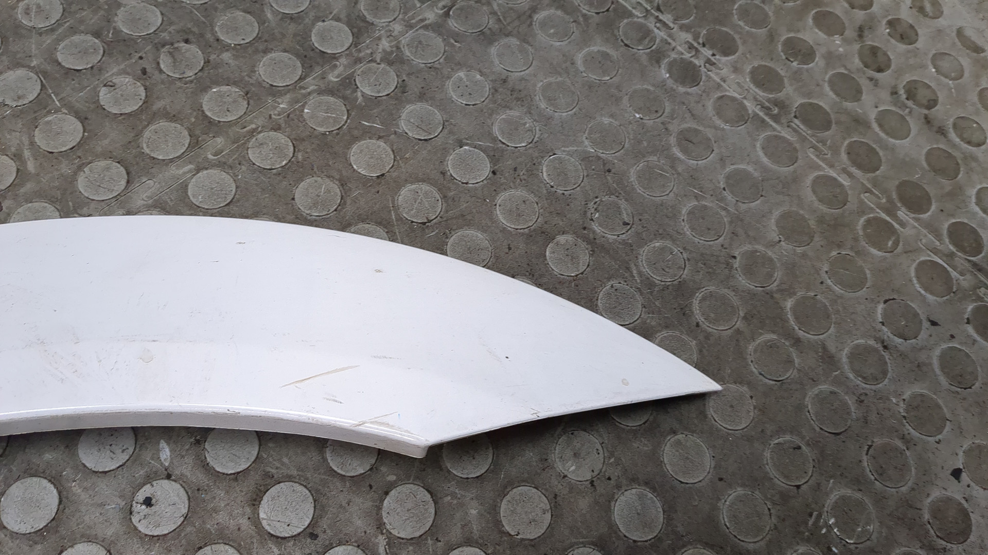 Накладка переднего крыла правого