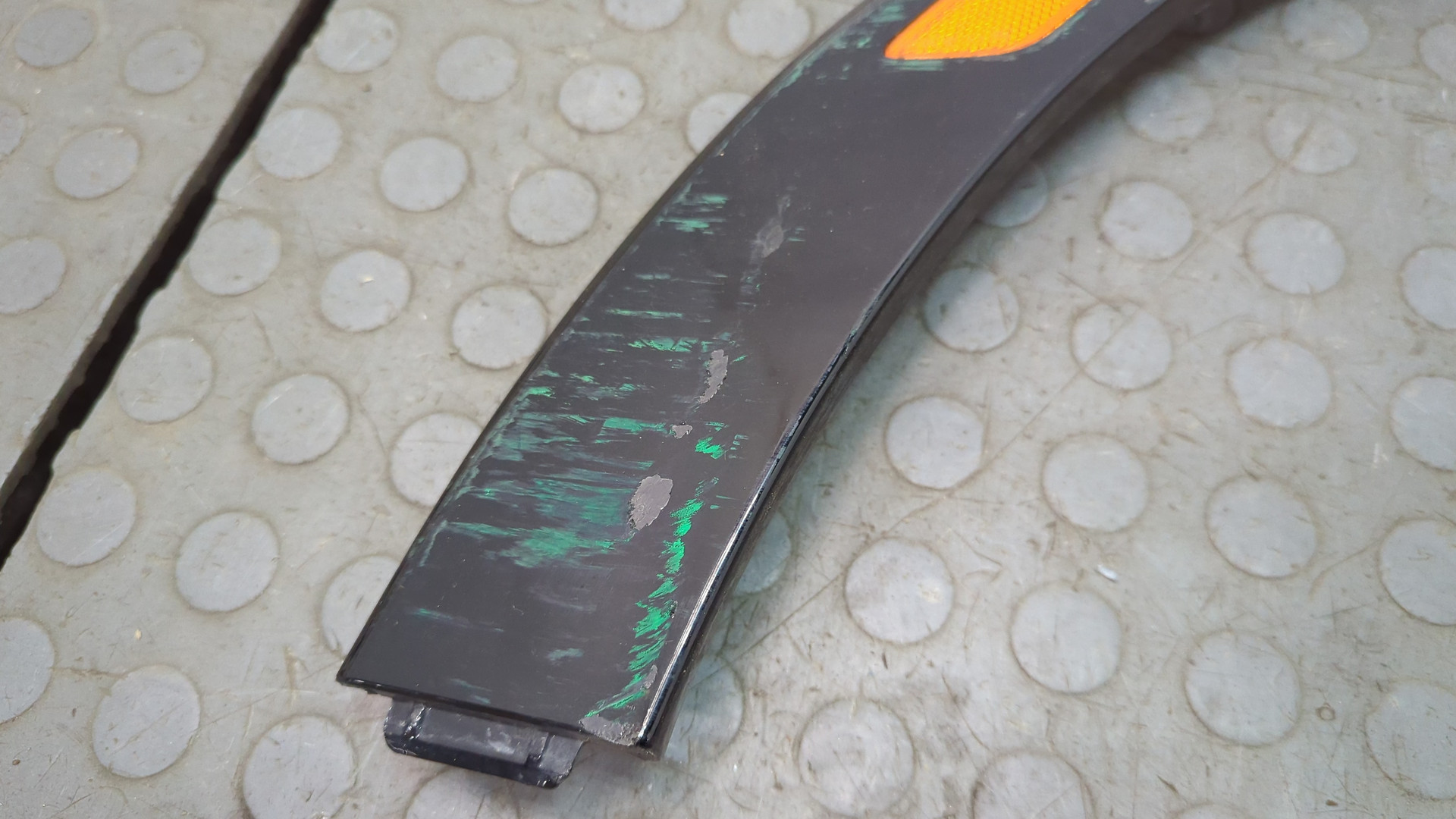 Накладка переднего крыла левого