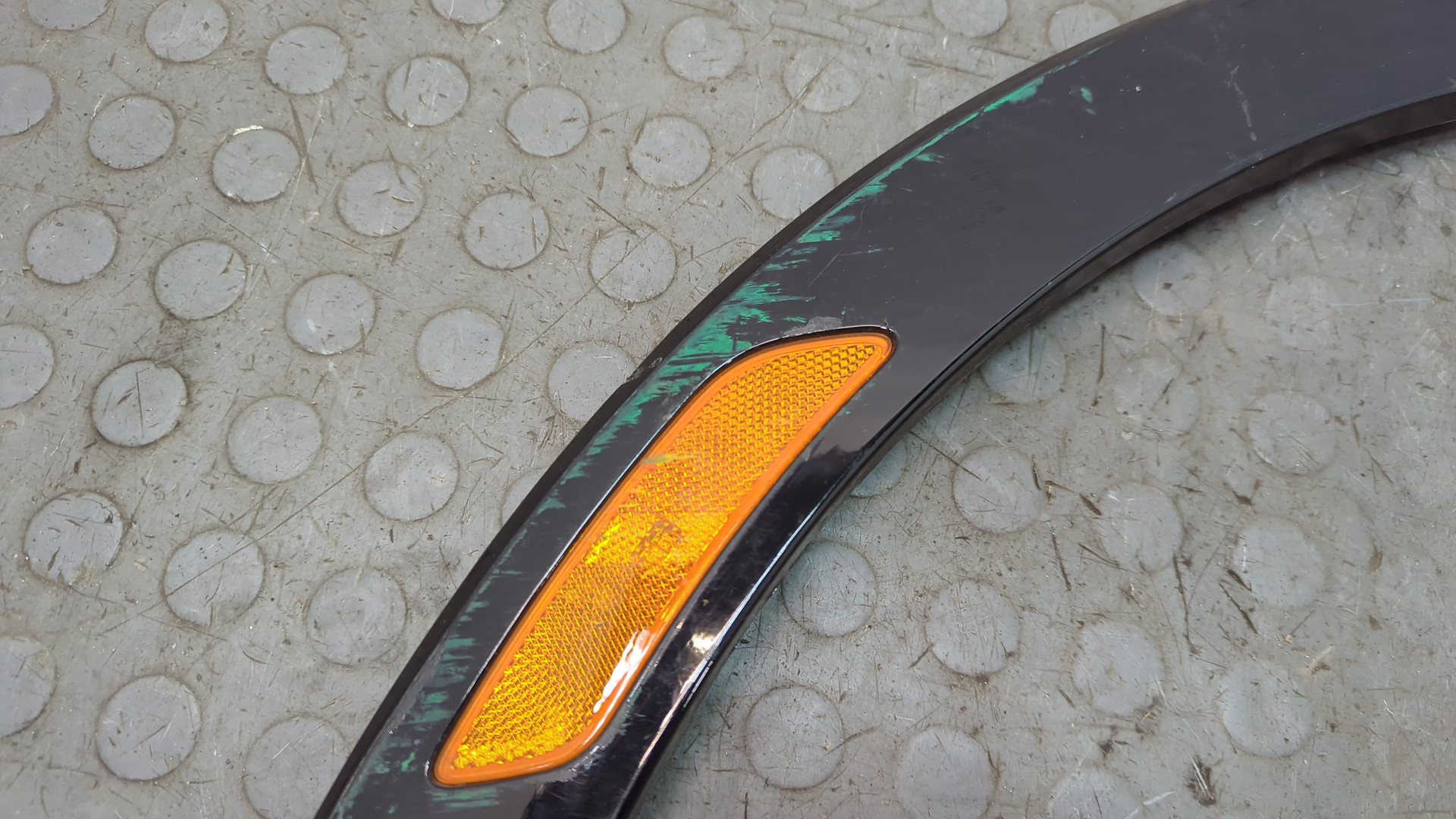 Накладка переднего крыла левого