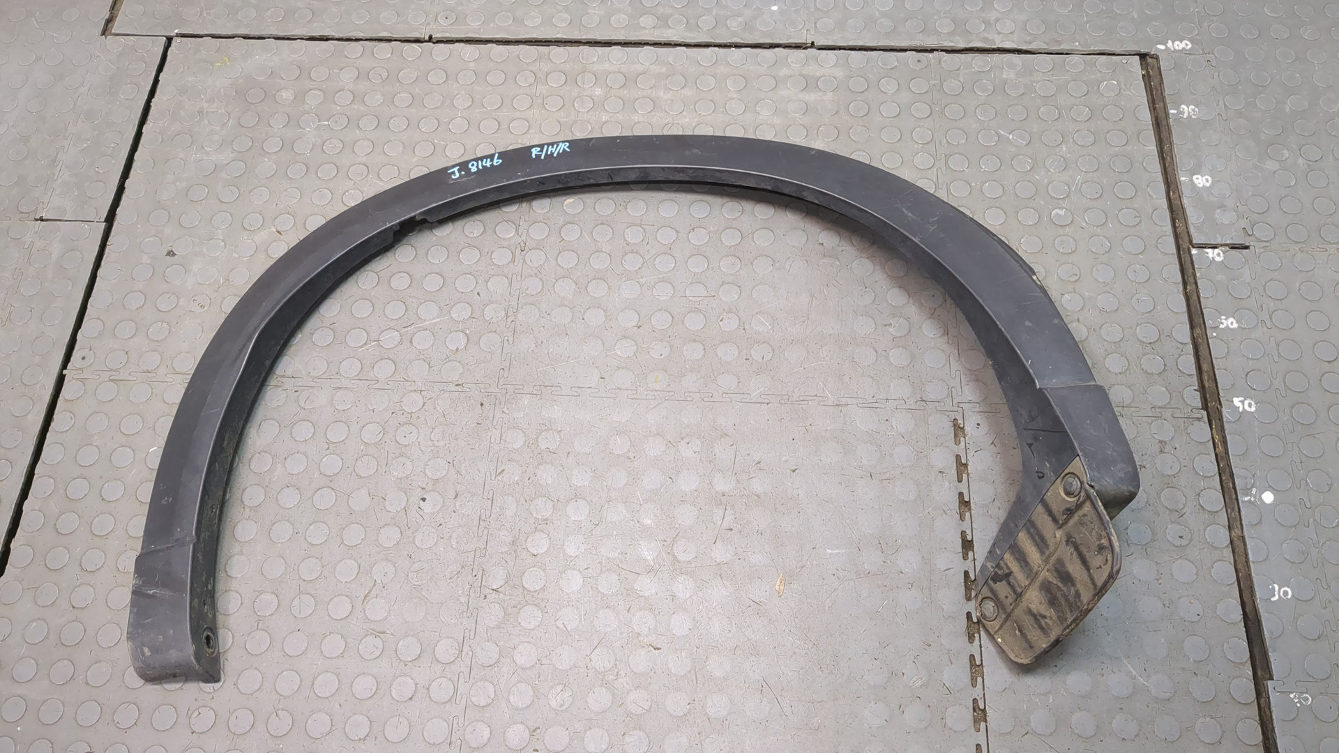 Молдинг заднего крыла правого