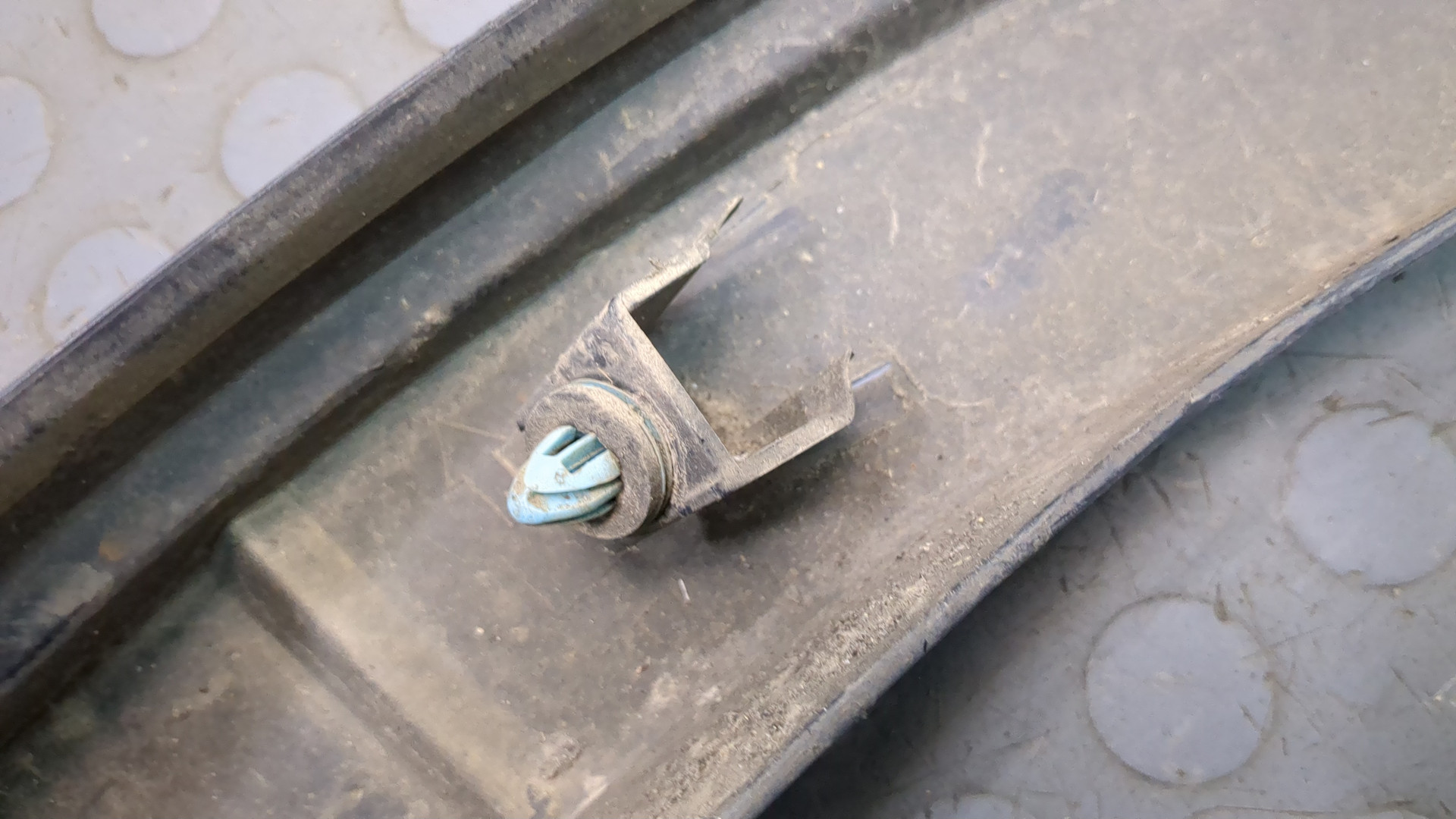 Молдинг заднего крыла правого