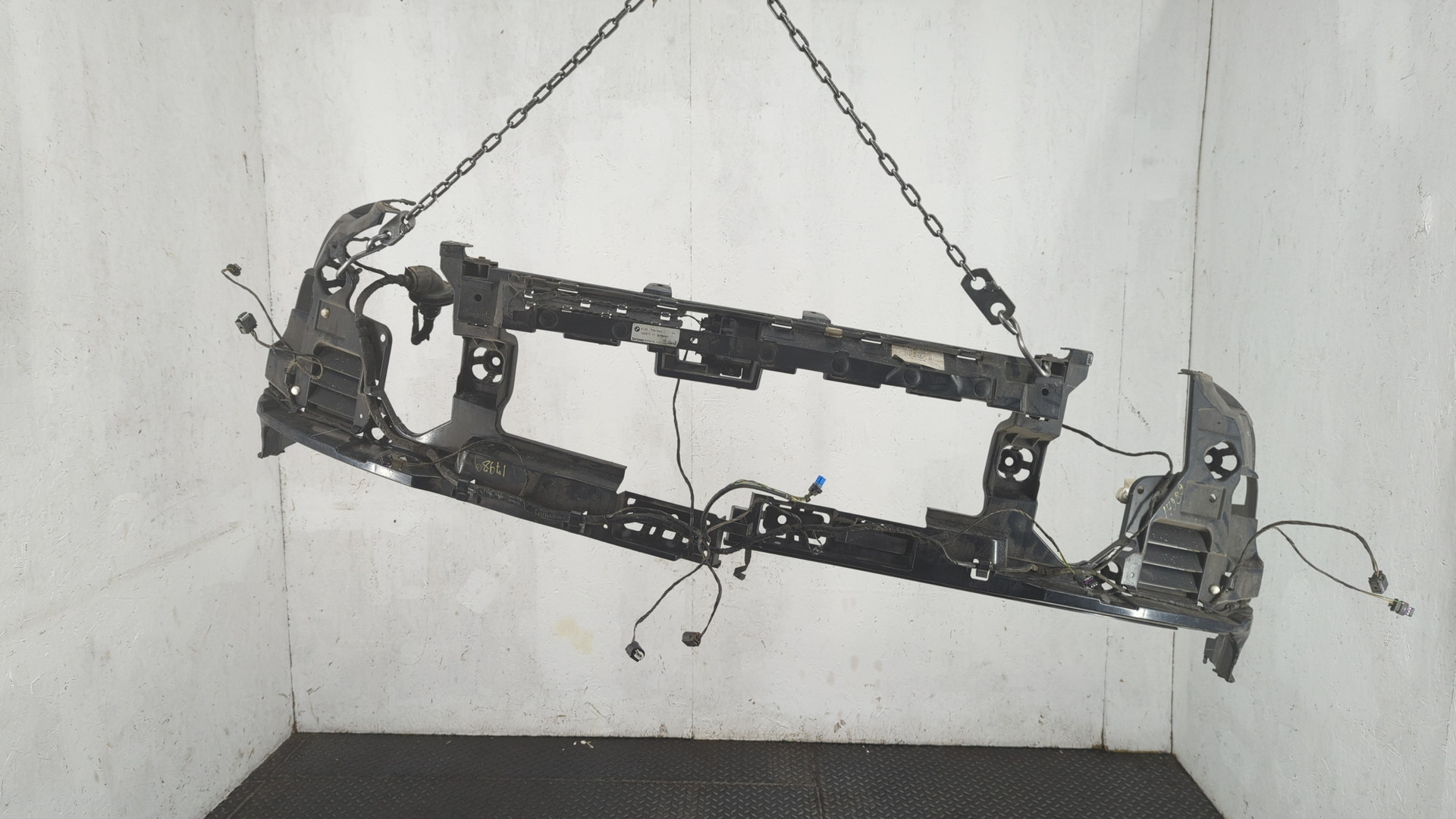 Кронштейн заднего бампера