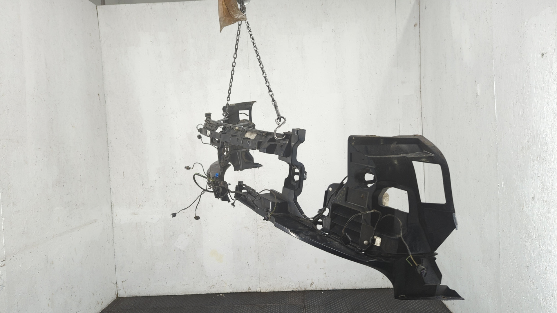 Кронштейн заднего бампера