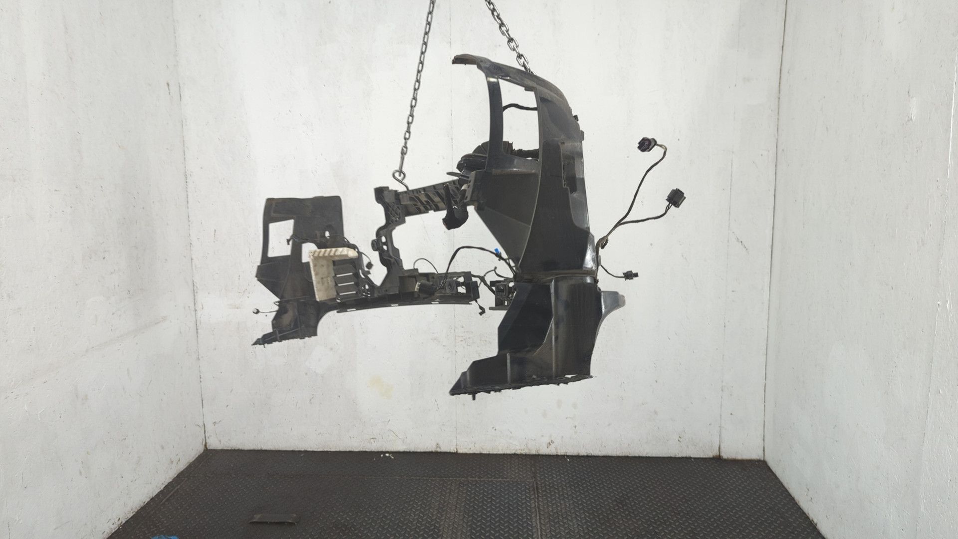 Кронштейн заднего бампера