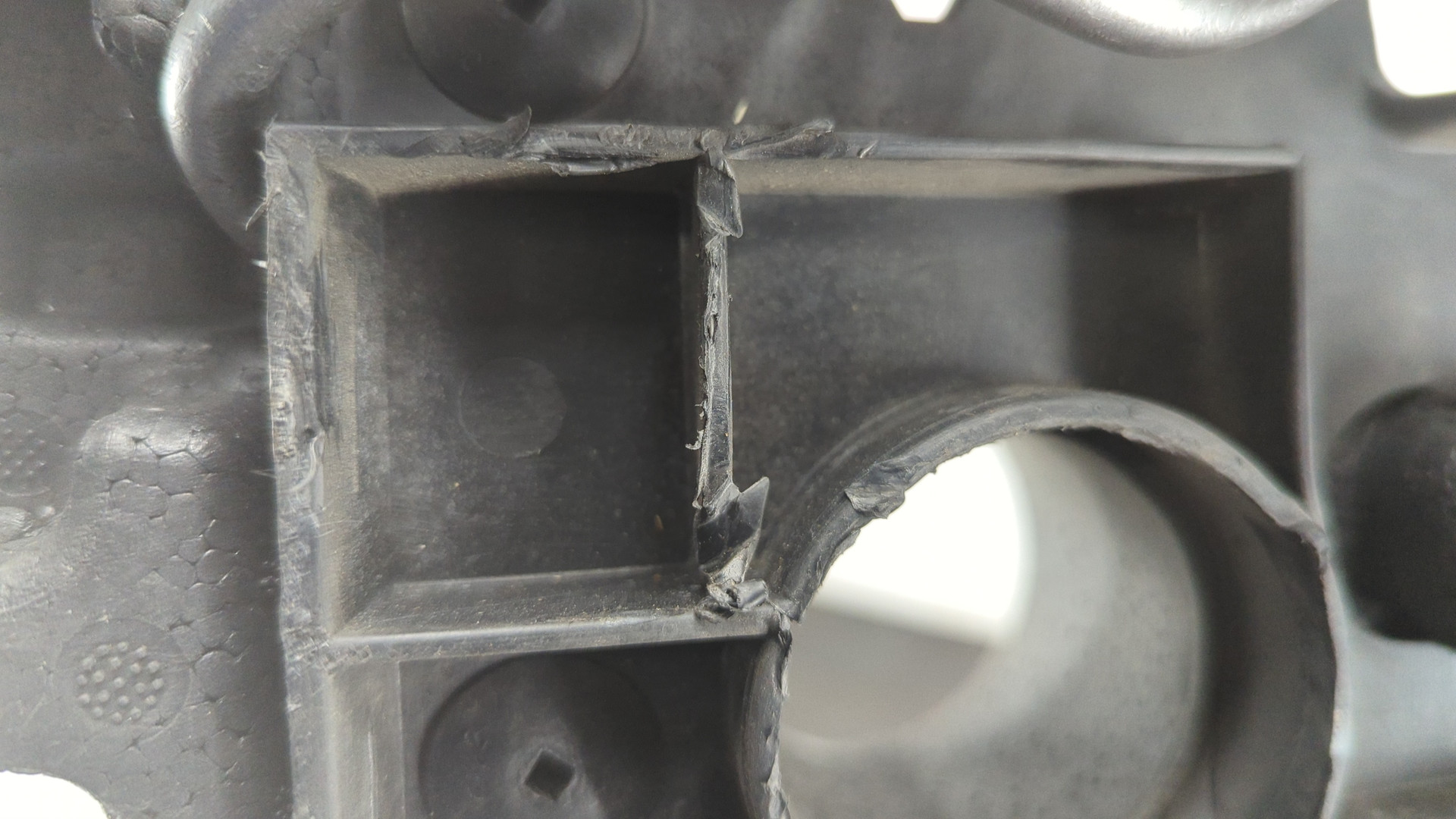 Усилитель переднего бампера