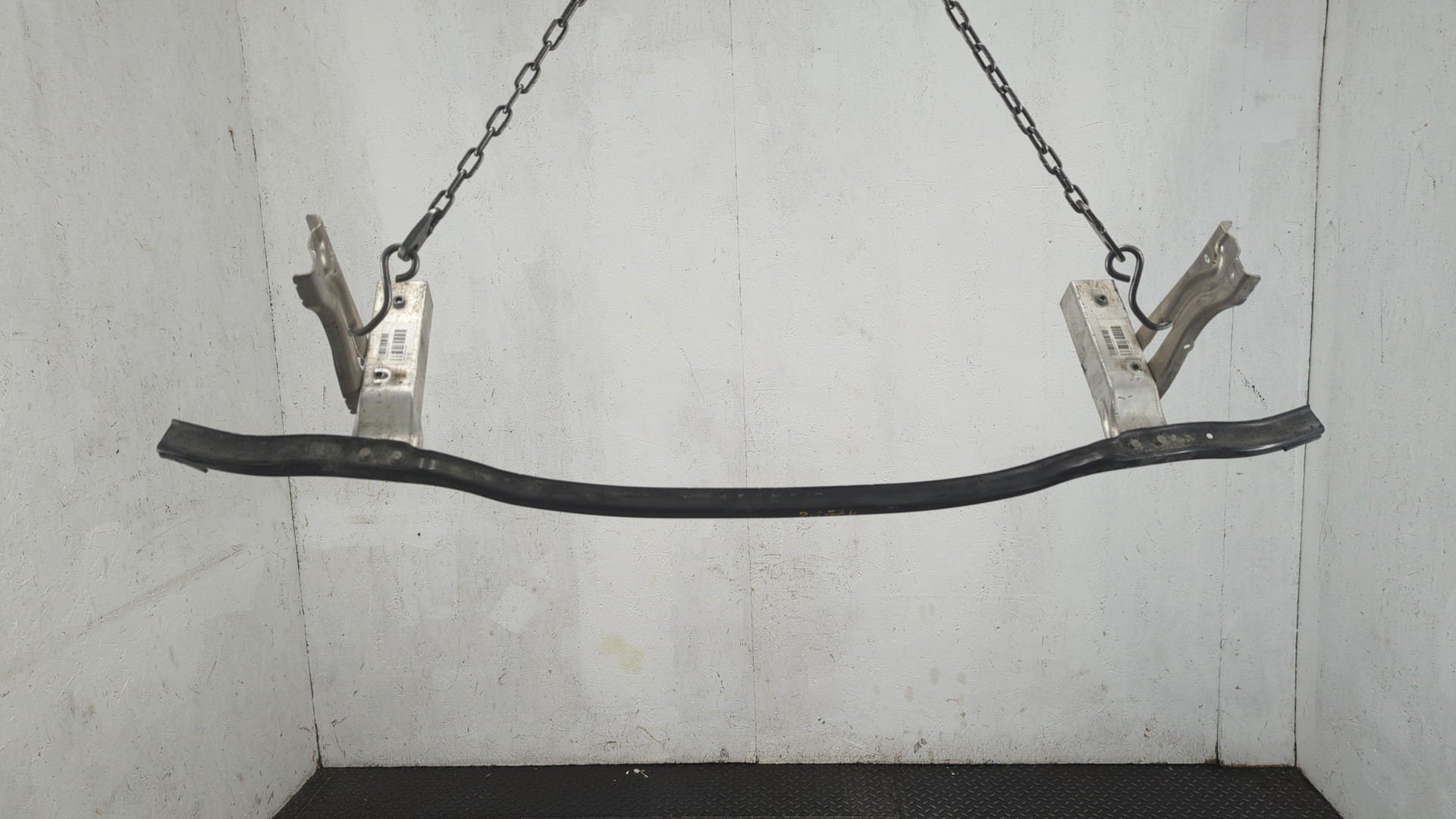 Усилитель переднего бампера