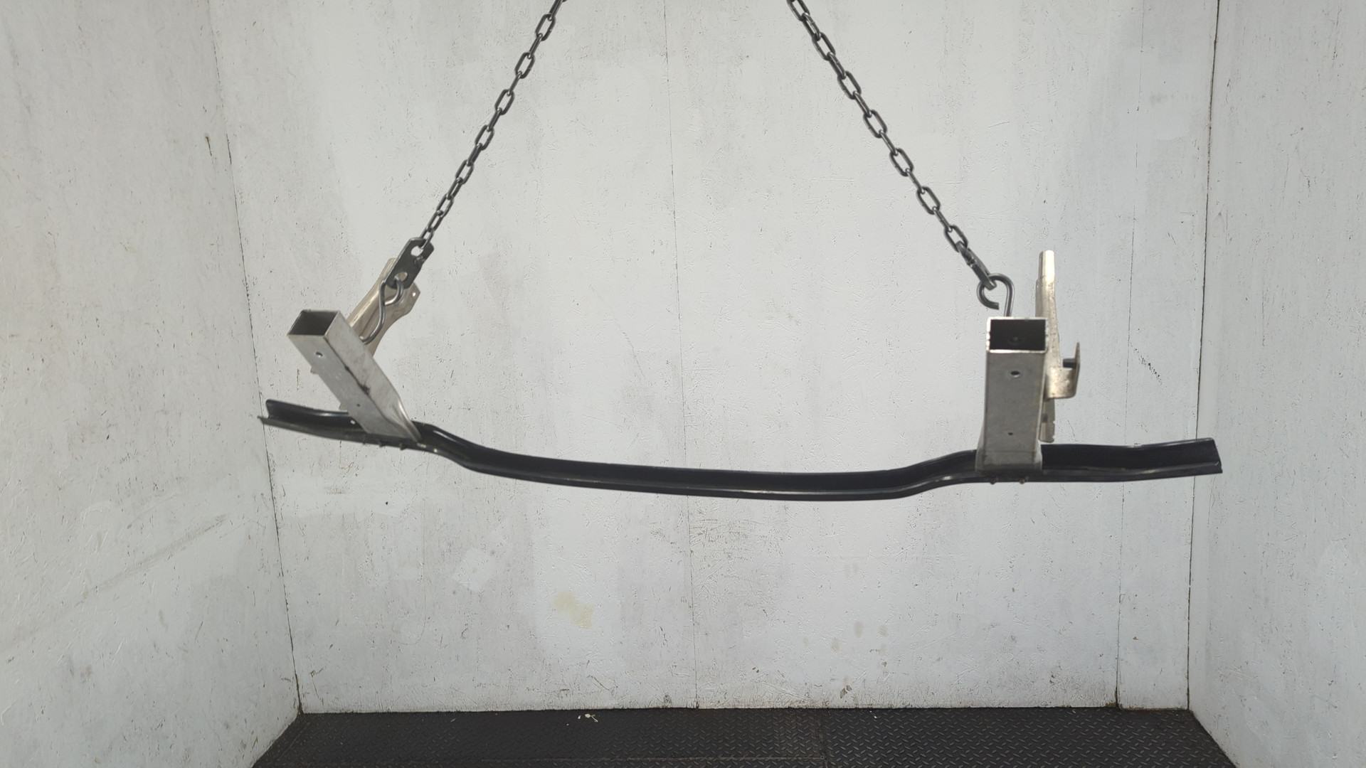 Усилитель переднего бампера