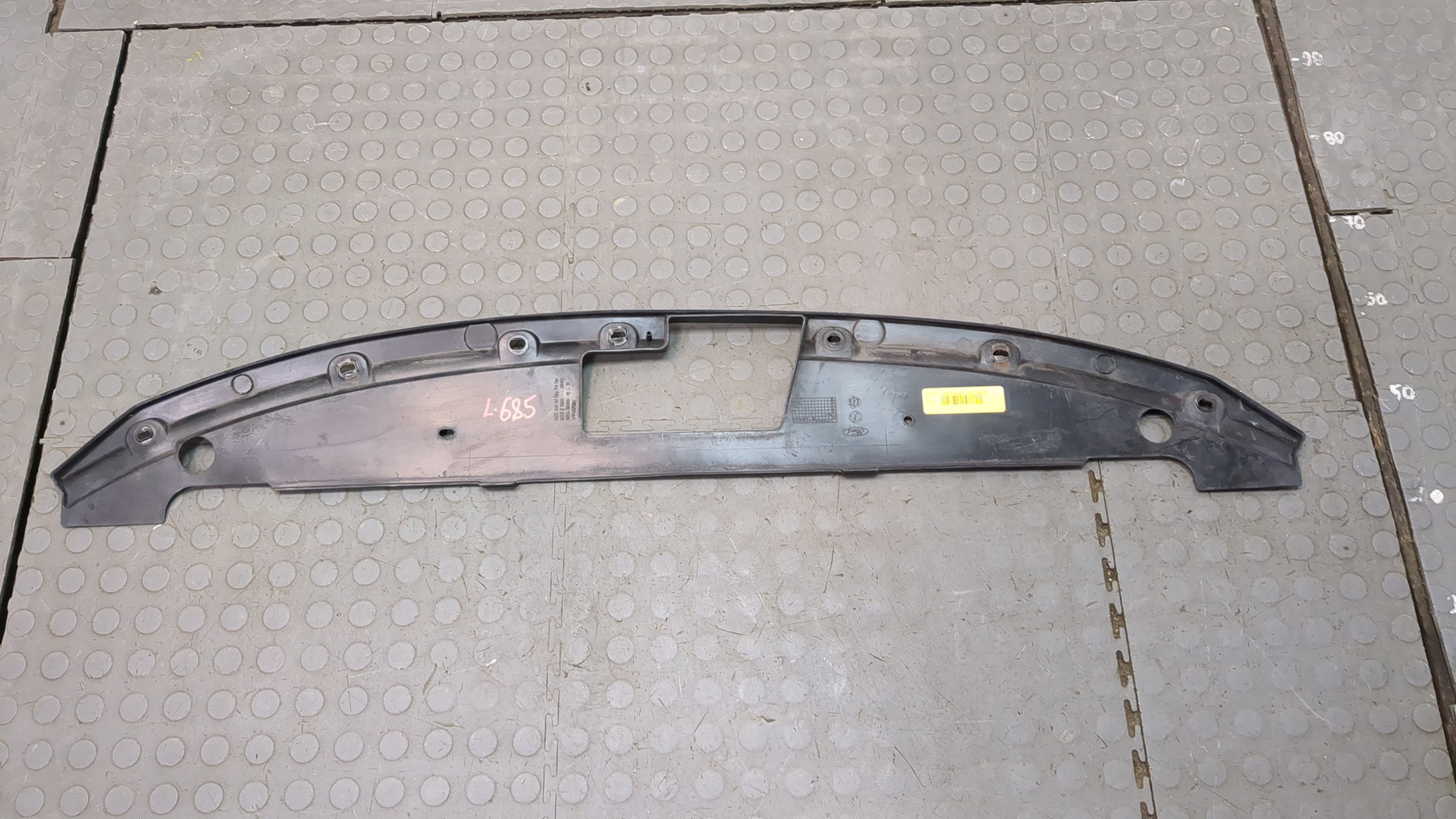 Кожух замка капота