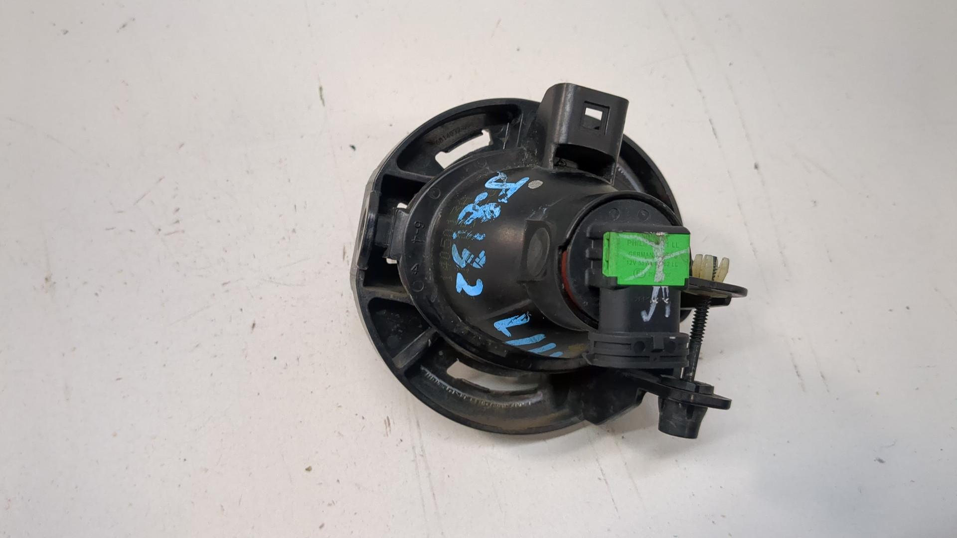 Фара противотуманная левая