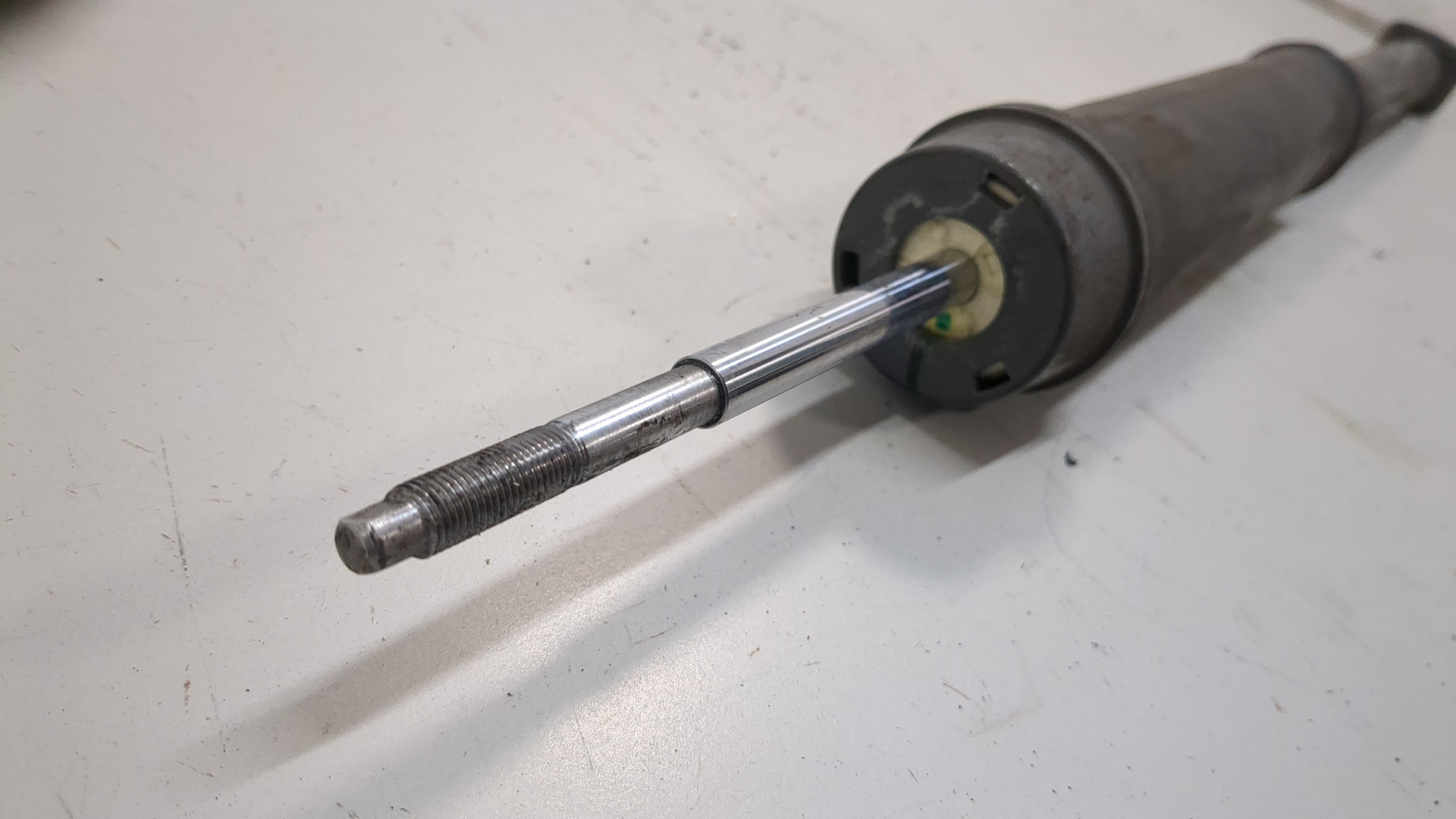 Амортизатор задний (стойка)