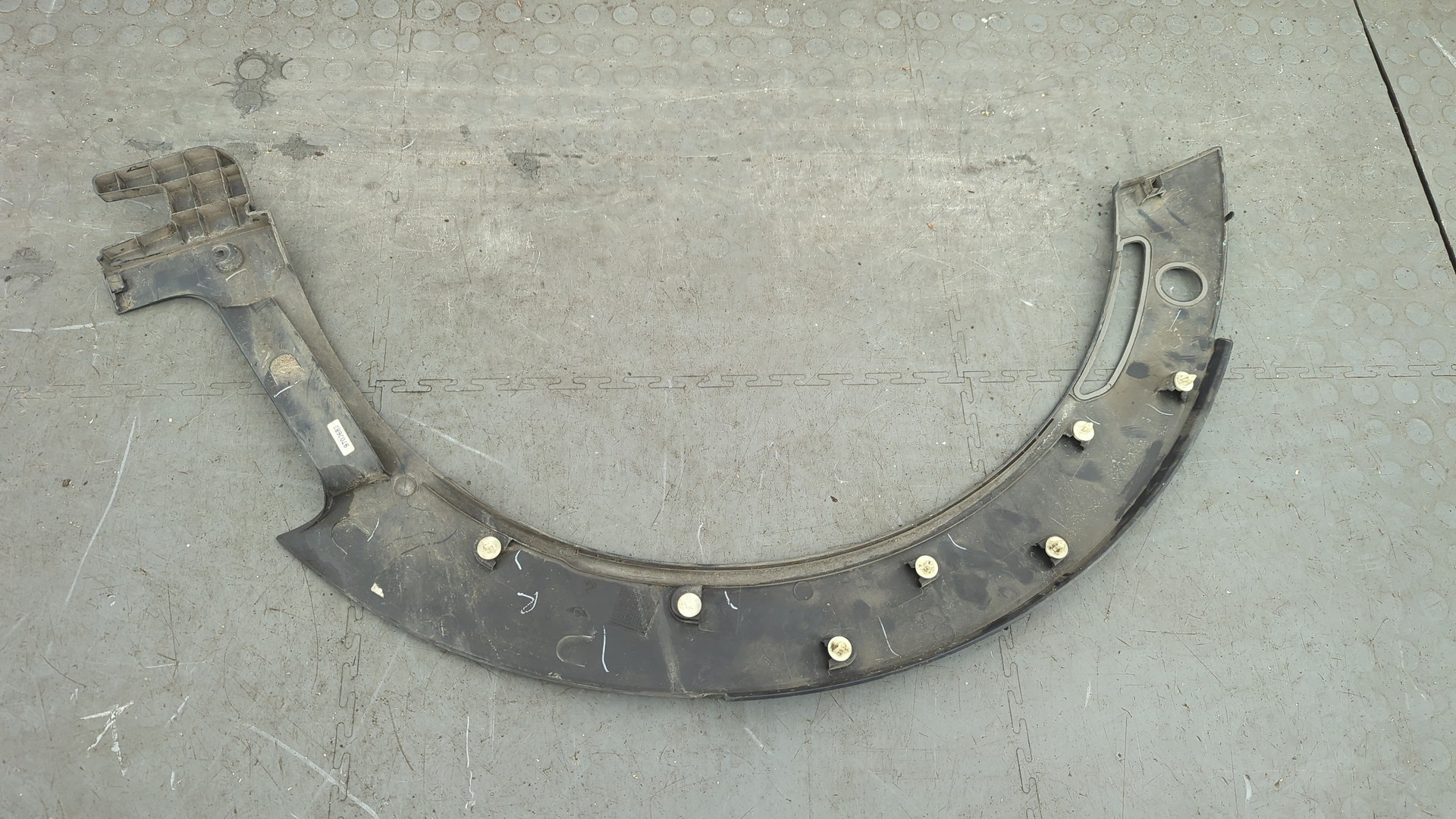 Накладка переднего крыла правого