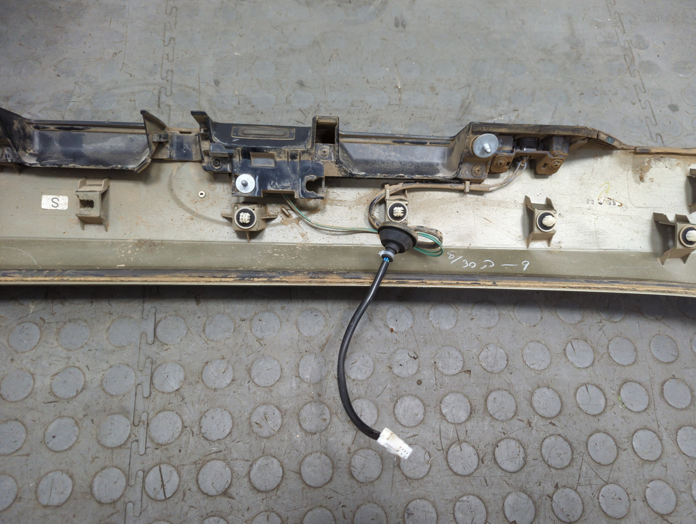 Накладка крышки багажника