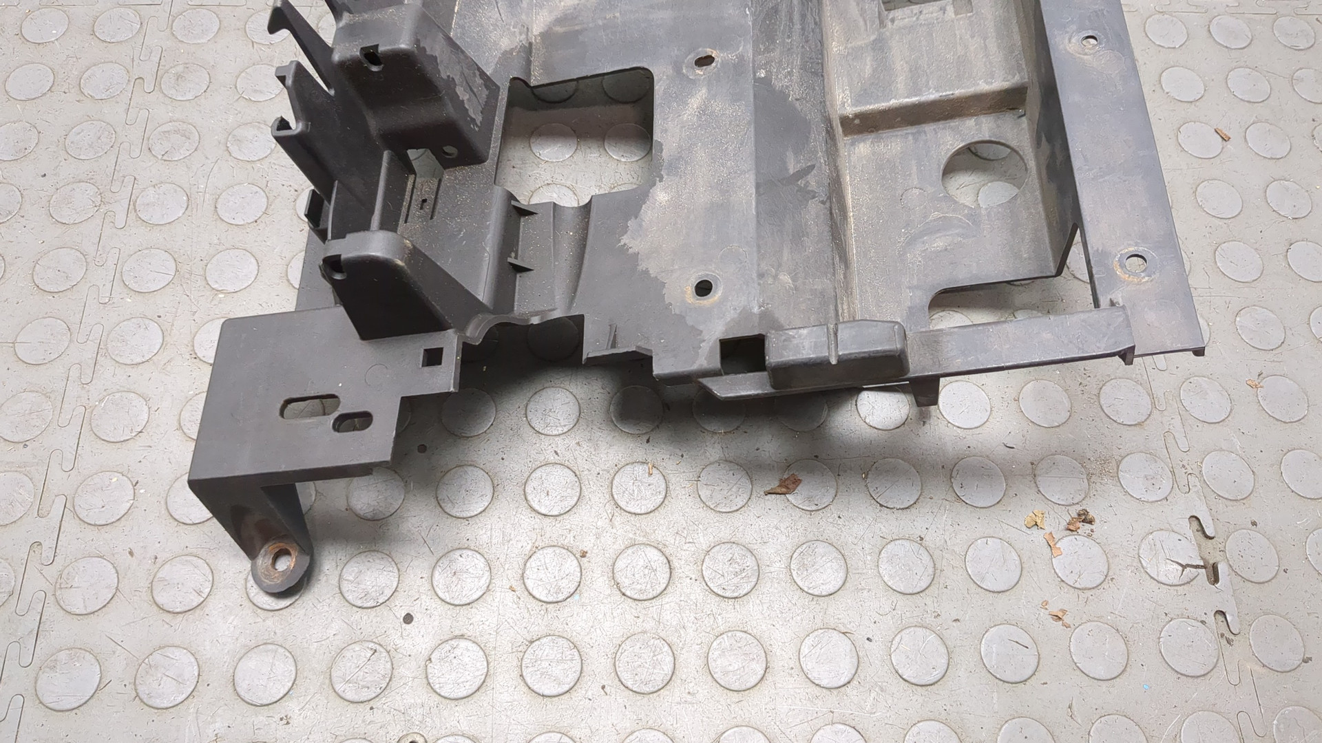 Кронштейн фар правый