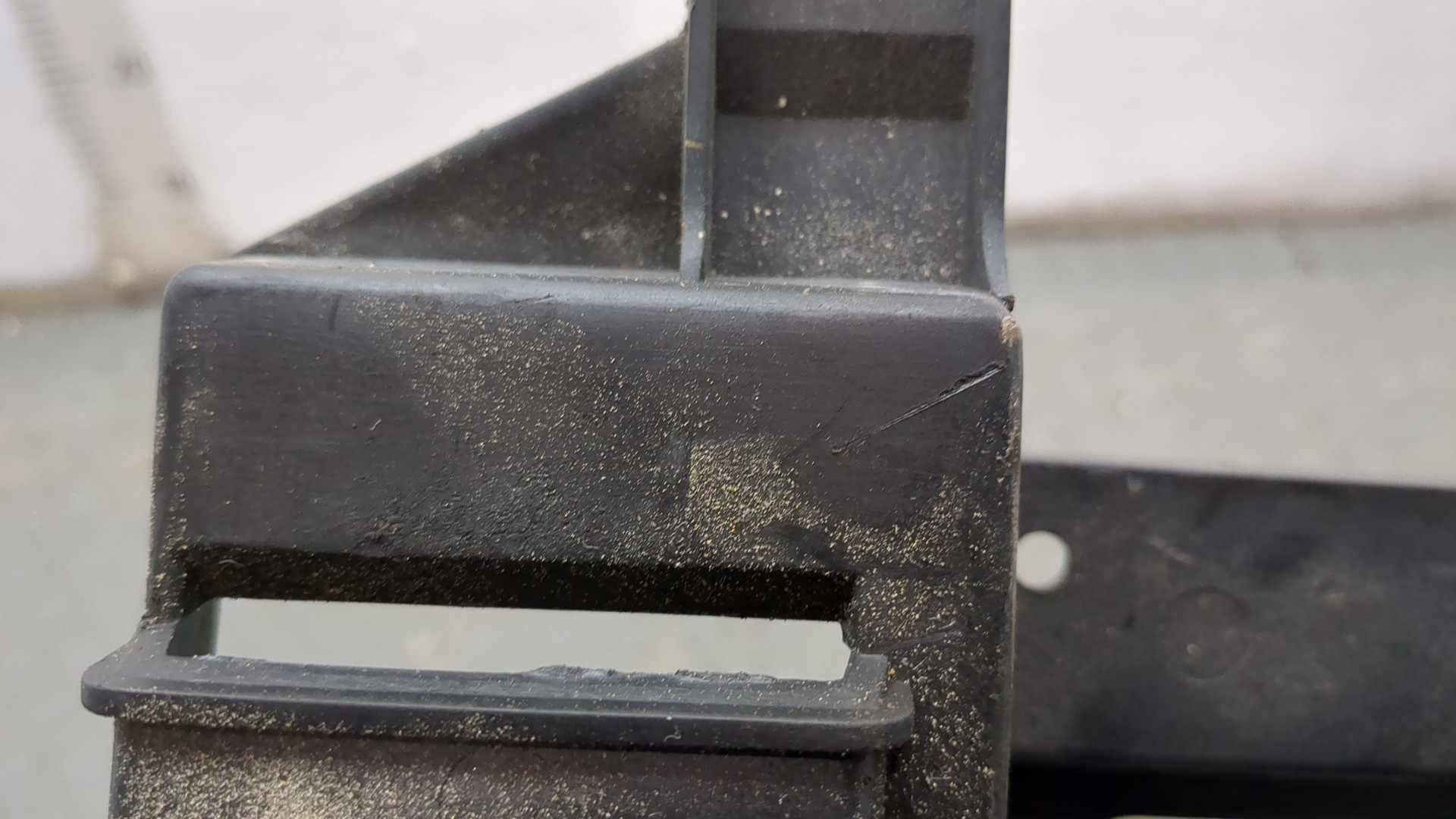 Кронштейн фар правый