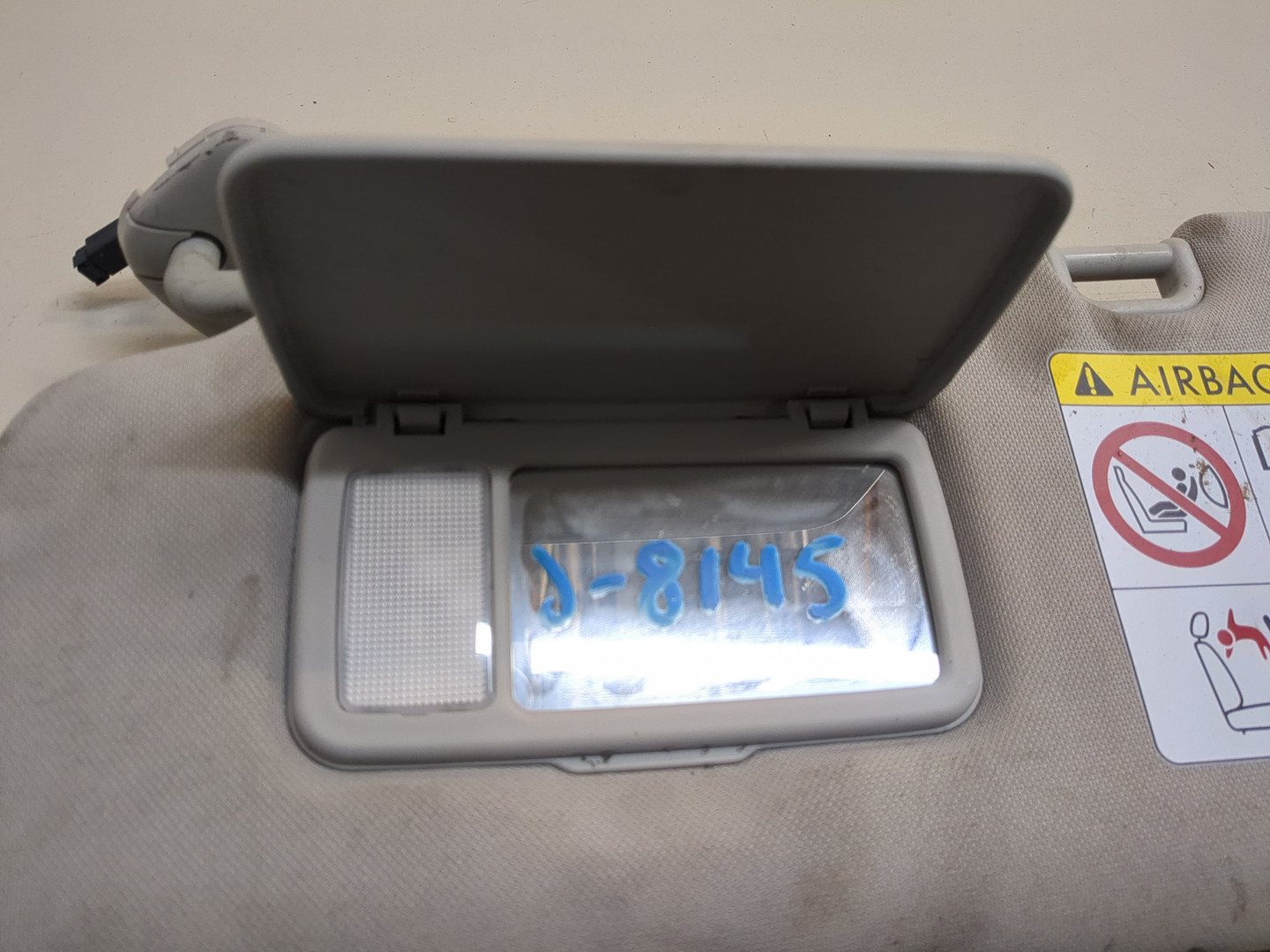 Козырек солнцезащитный