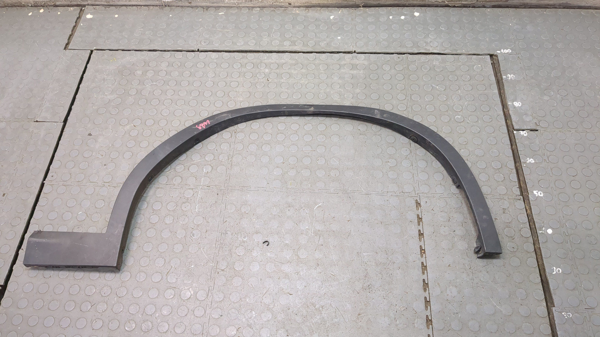 Накладка переднего крыла правого