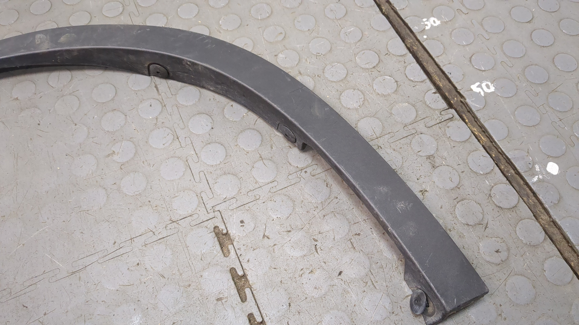 Накладка переднего крыла правого