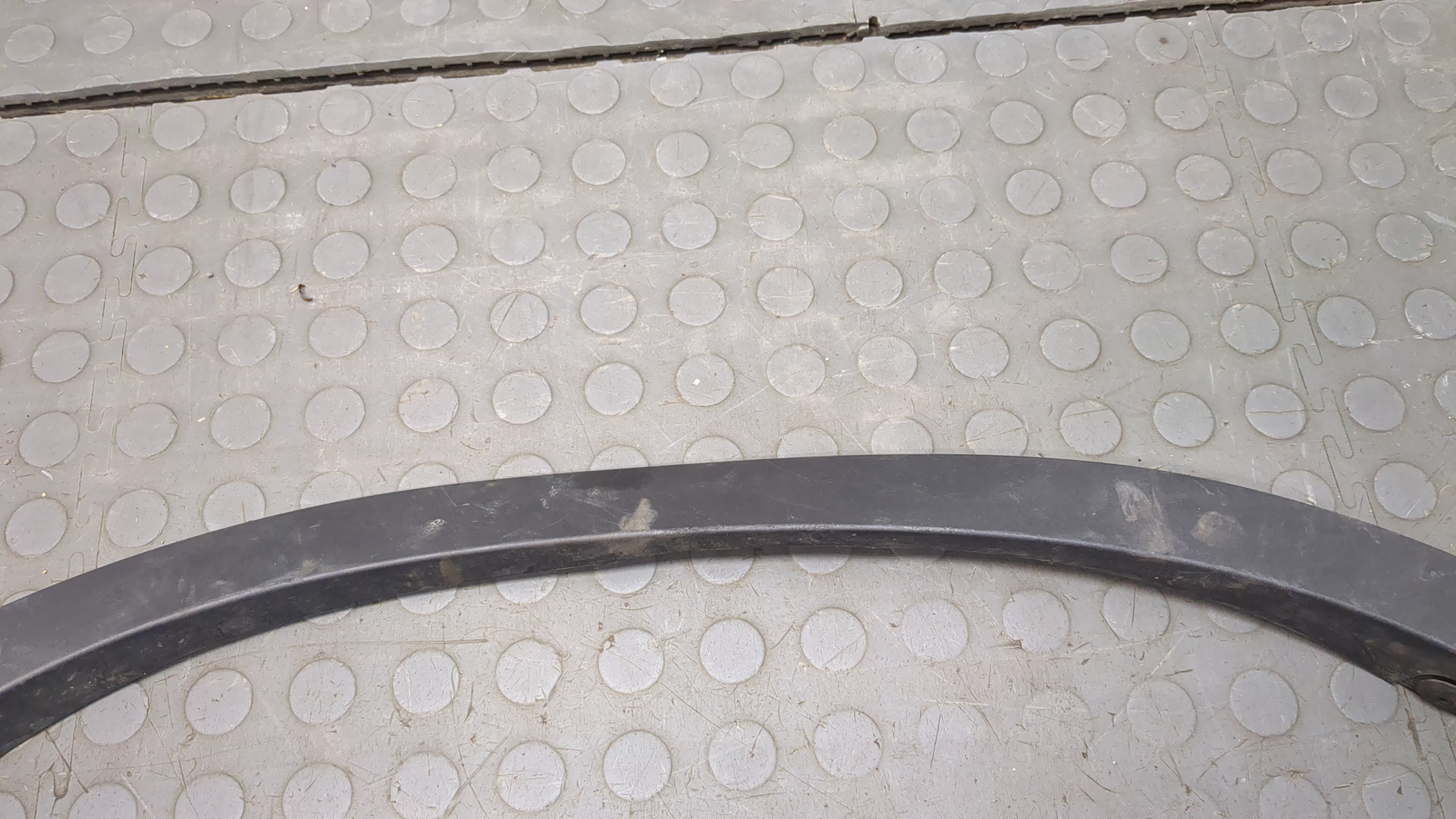 Накладка переднего крыла правого