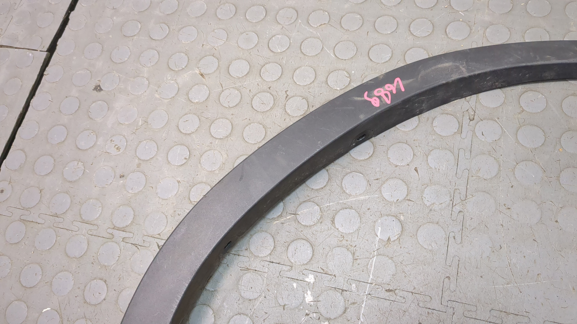 Накладка переднего крыла правого