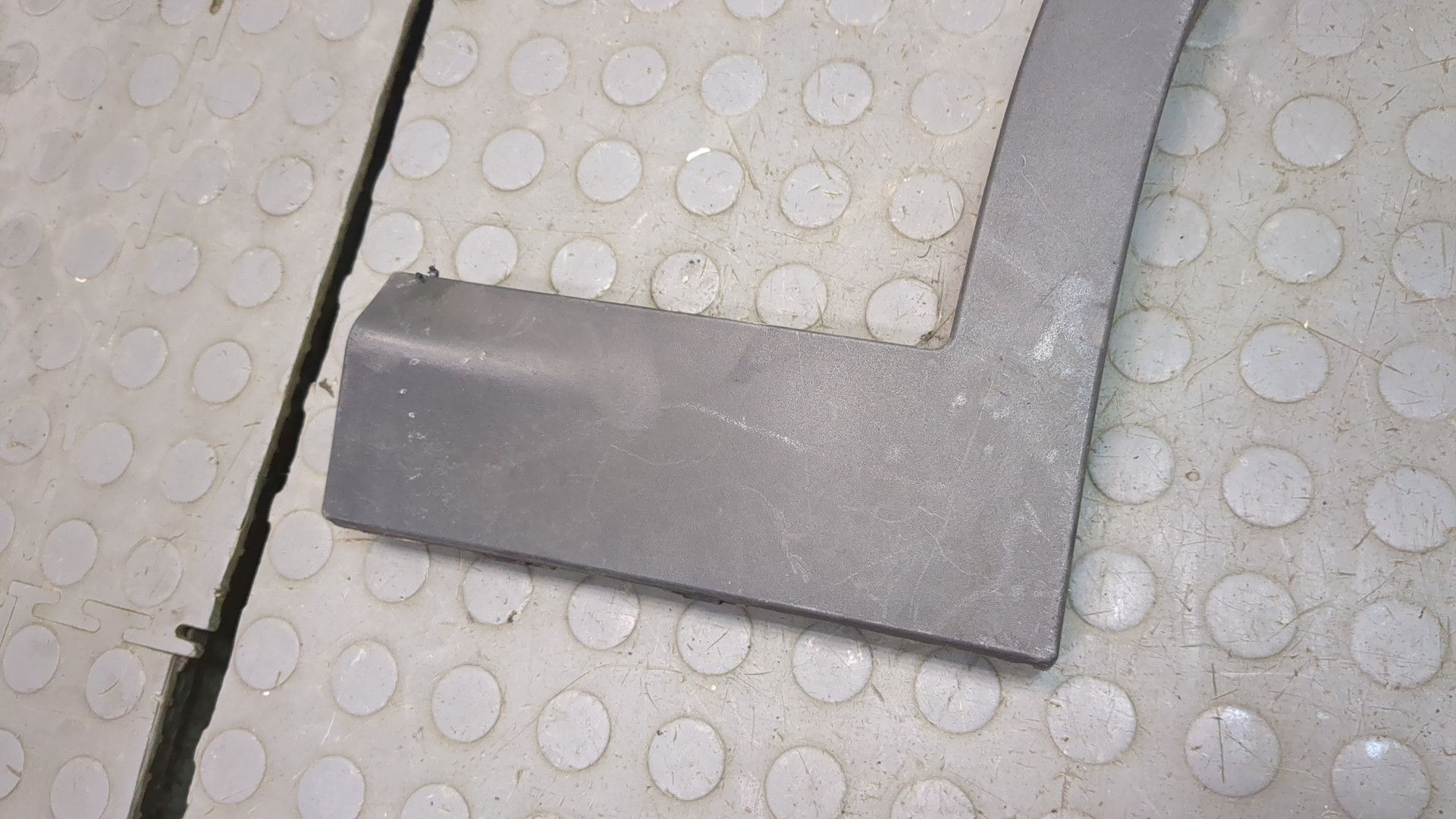 Накладка переднего крыла правого