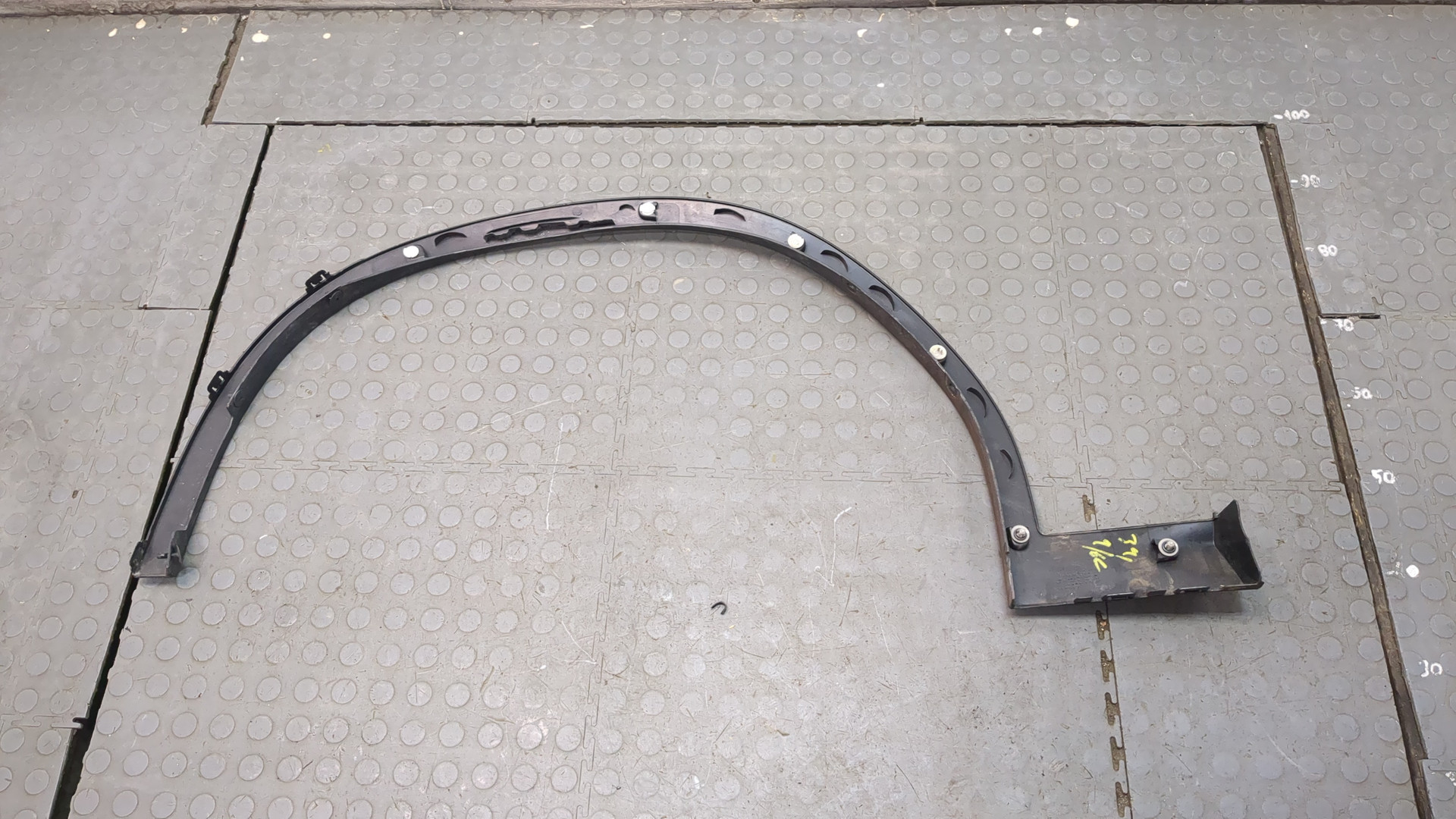 Накладка переднего крыла правого