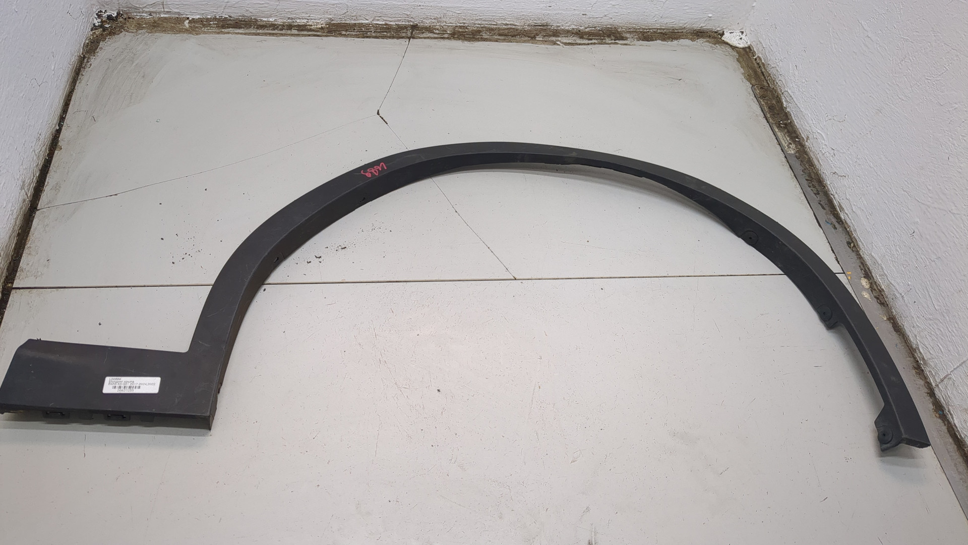 Накладка переднего крыла правого