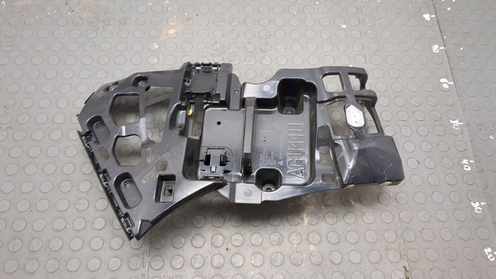 Кронштейн заднего бампера левый