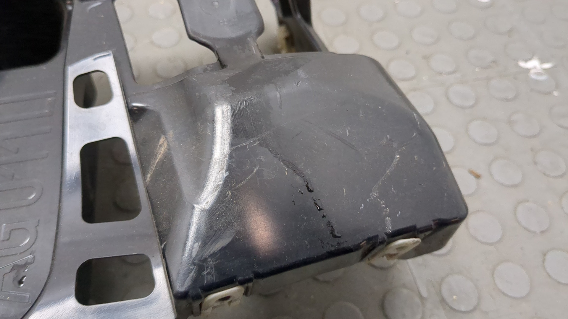 Кронштейн заднего бампера левый