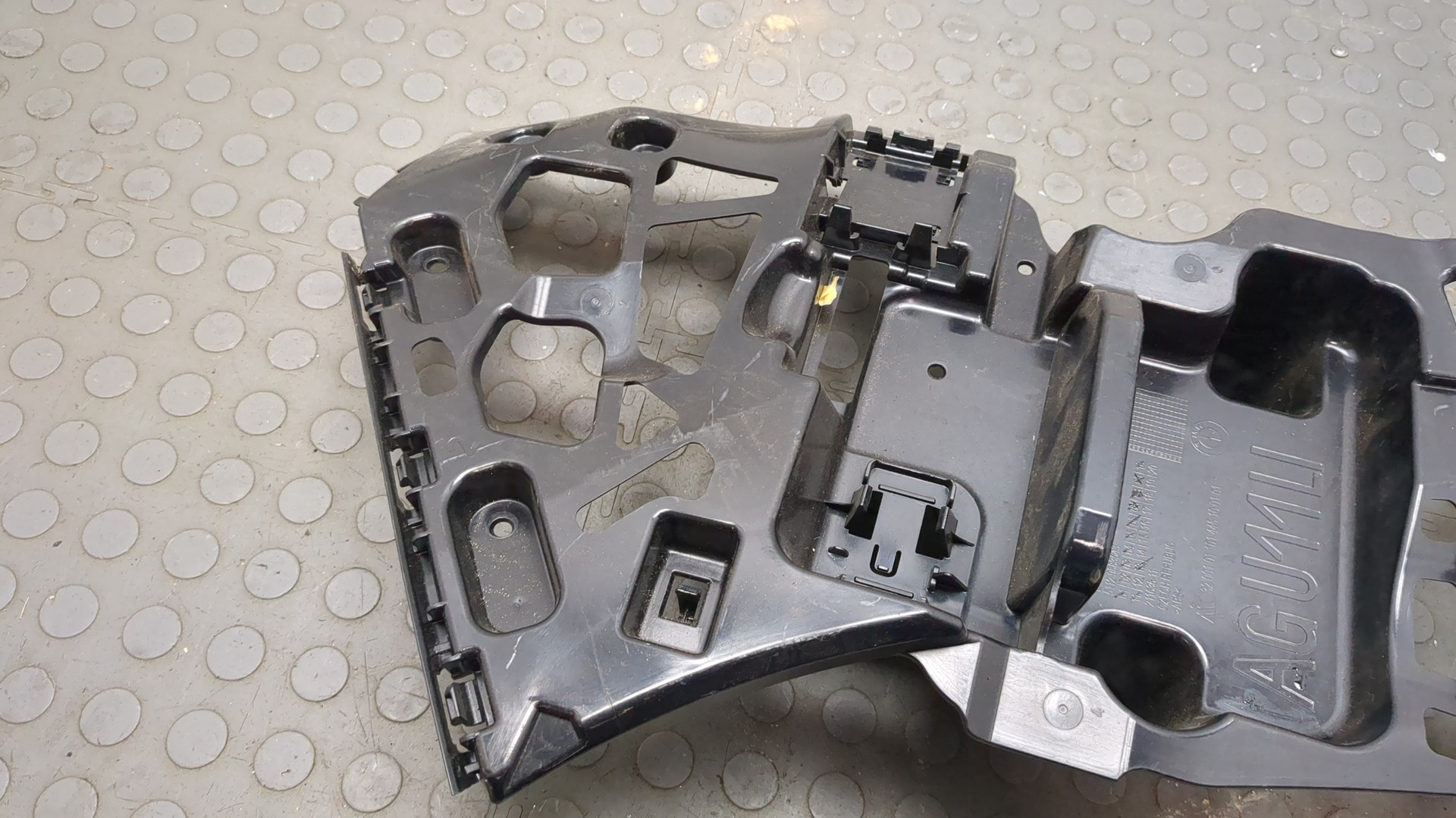 Кронштейн заднего бампера левый