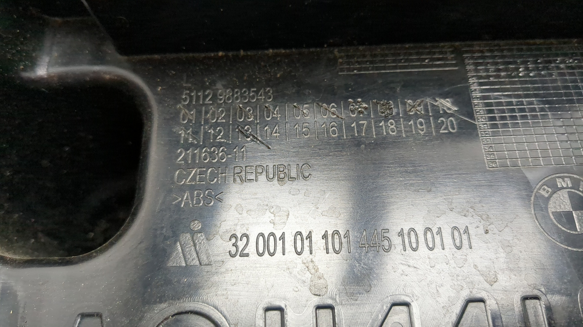 Кронштейн заднего бампера левый