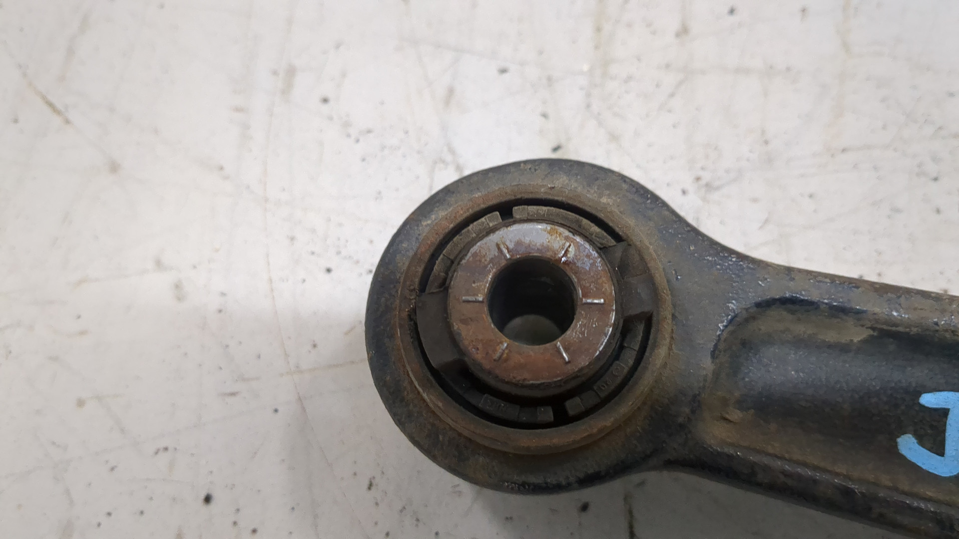 Рычаг задний правый