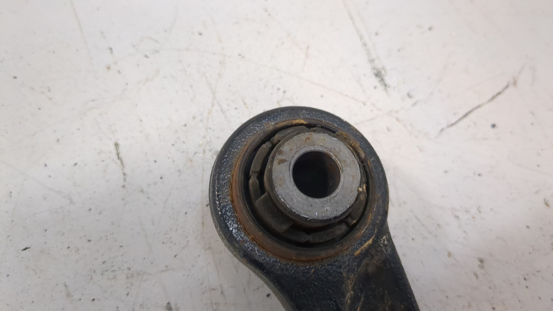 Рычаг задний правый