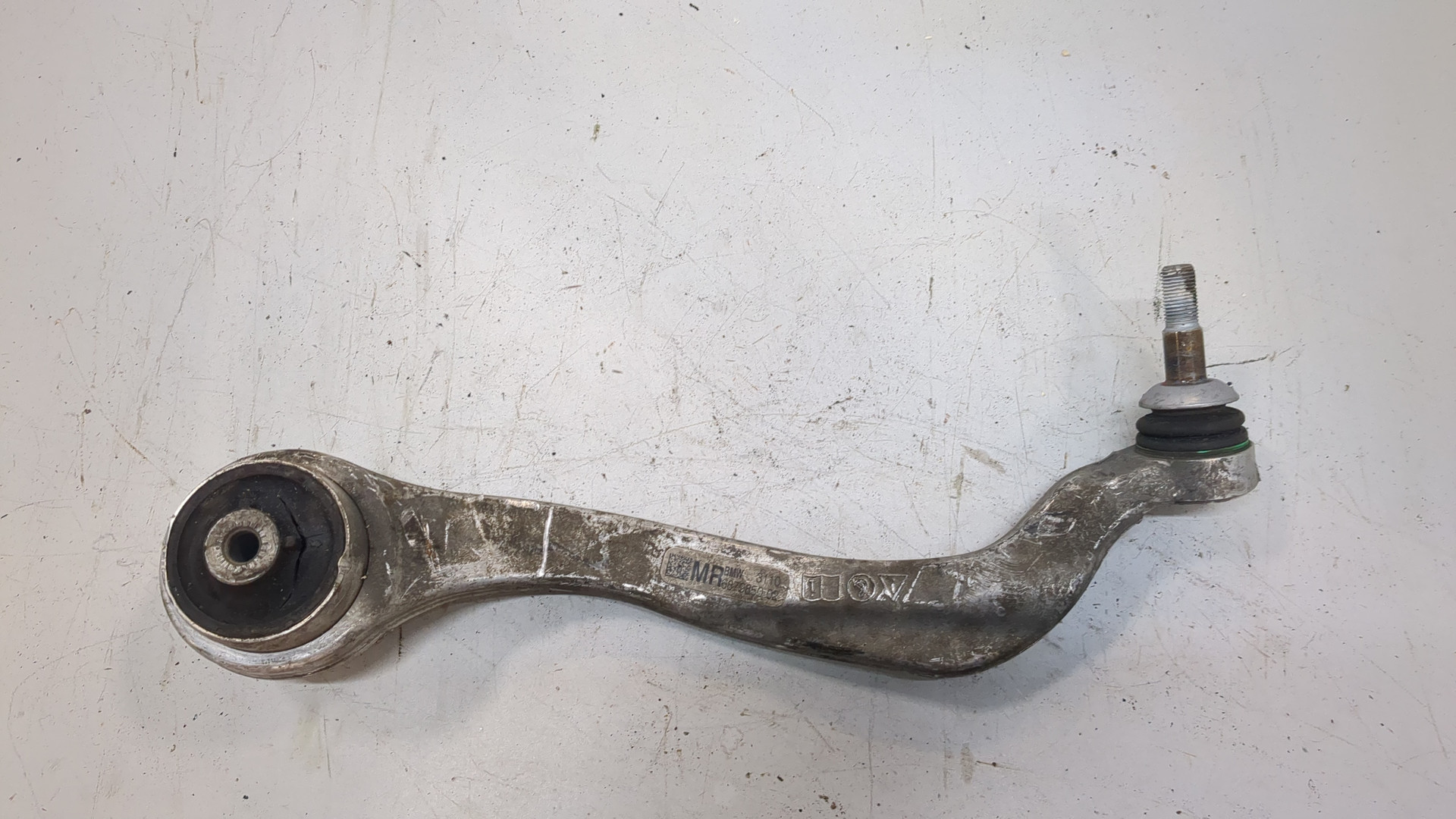 Рычаг передний правый