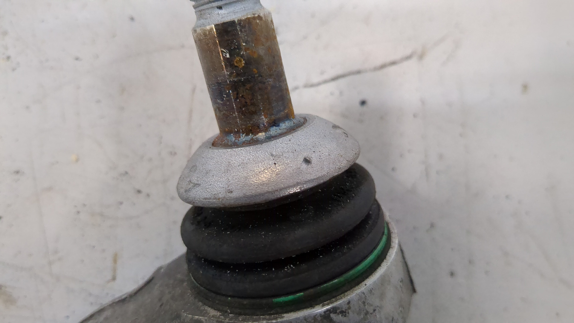 Рычаг передний правый