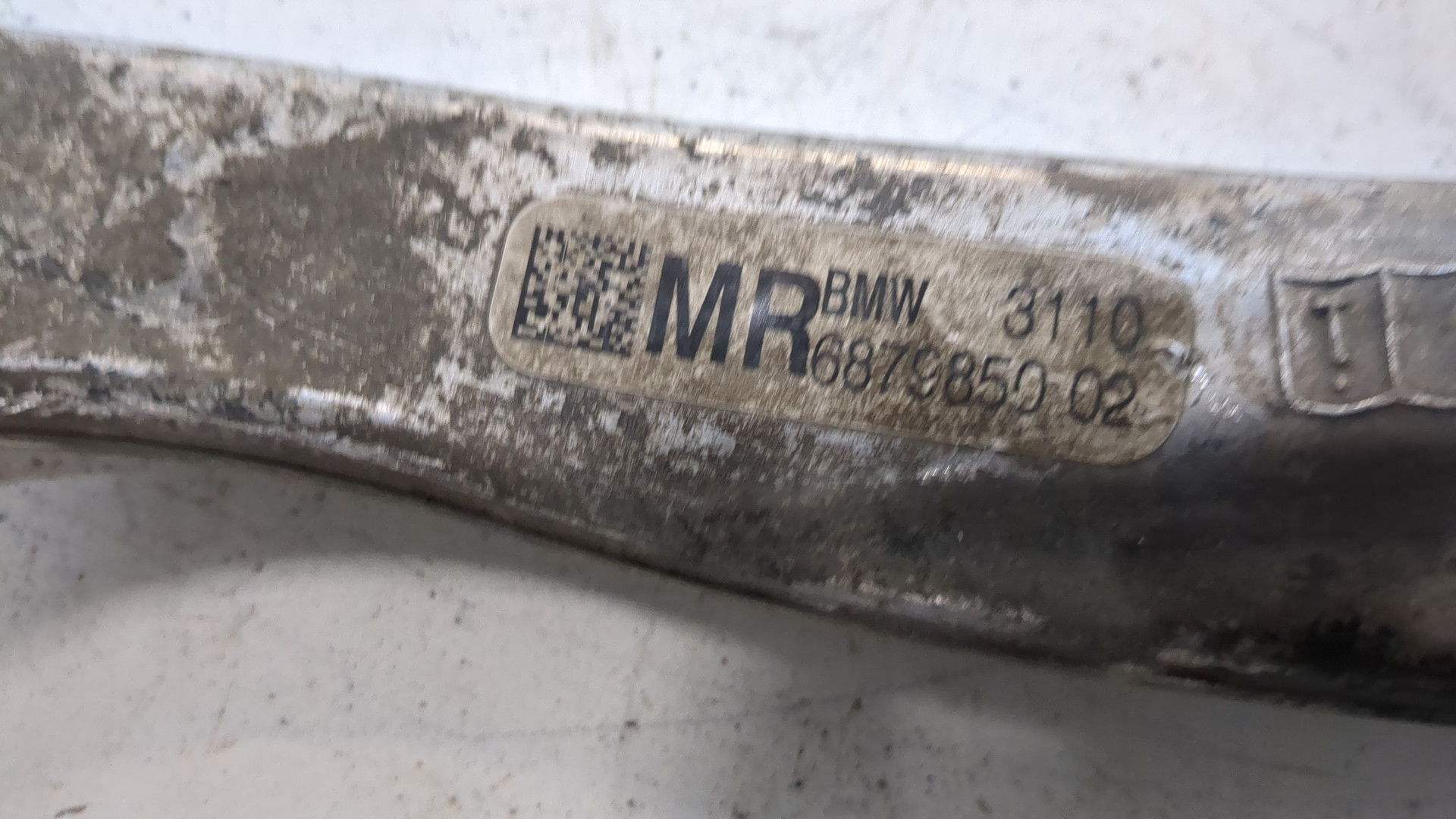 Рычаг передний правый