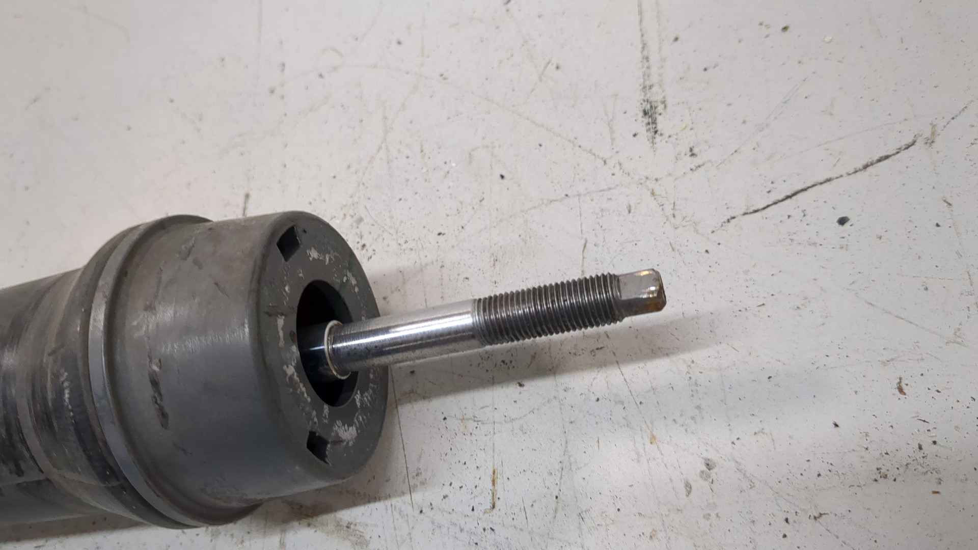 Амортизатор задний (стойка)