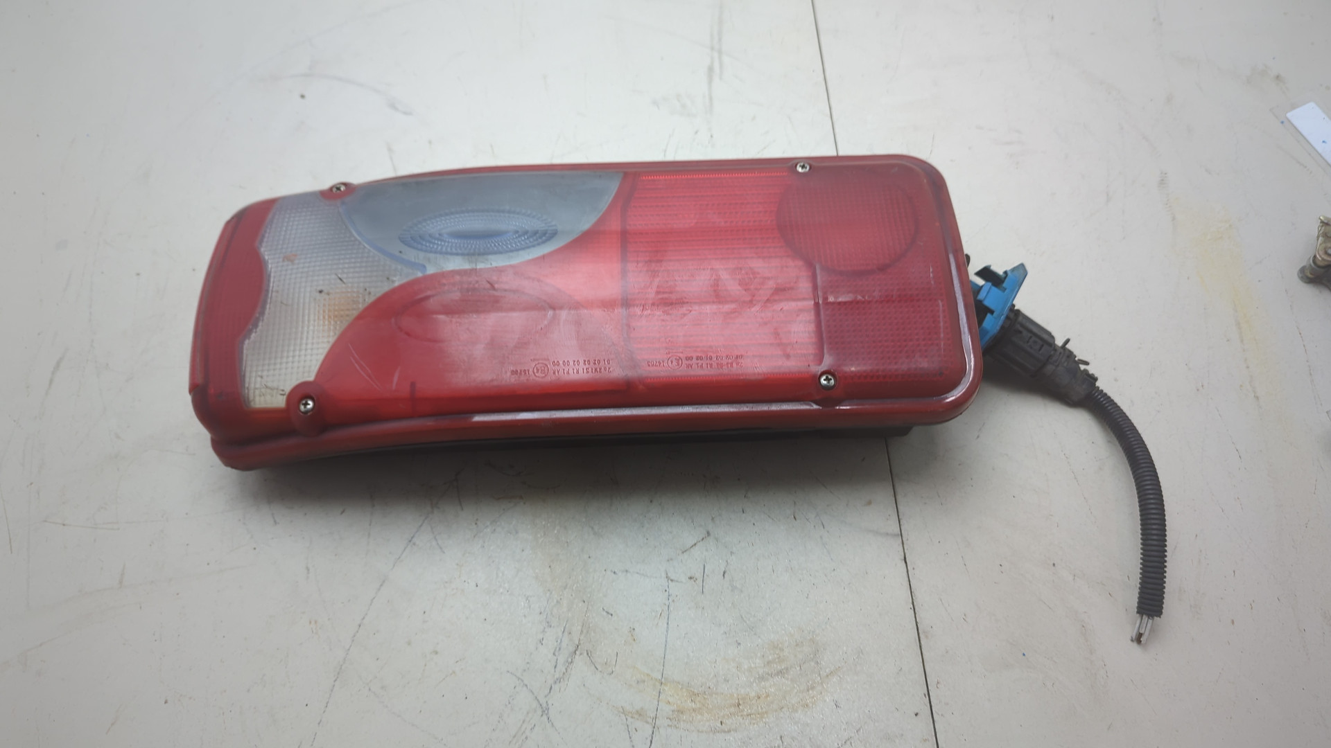 Фонарь задний правый