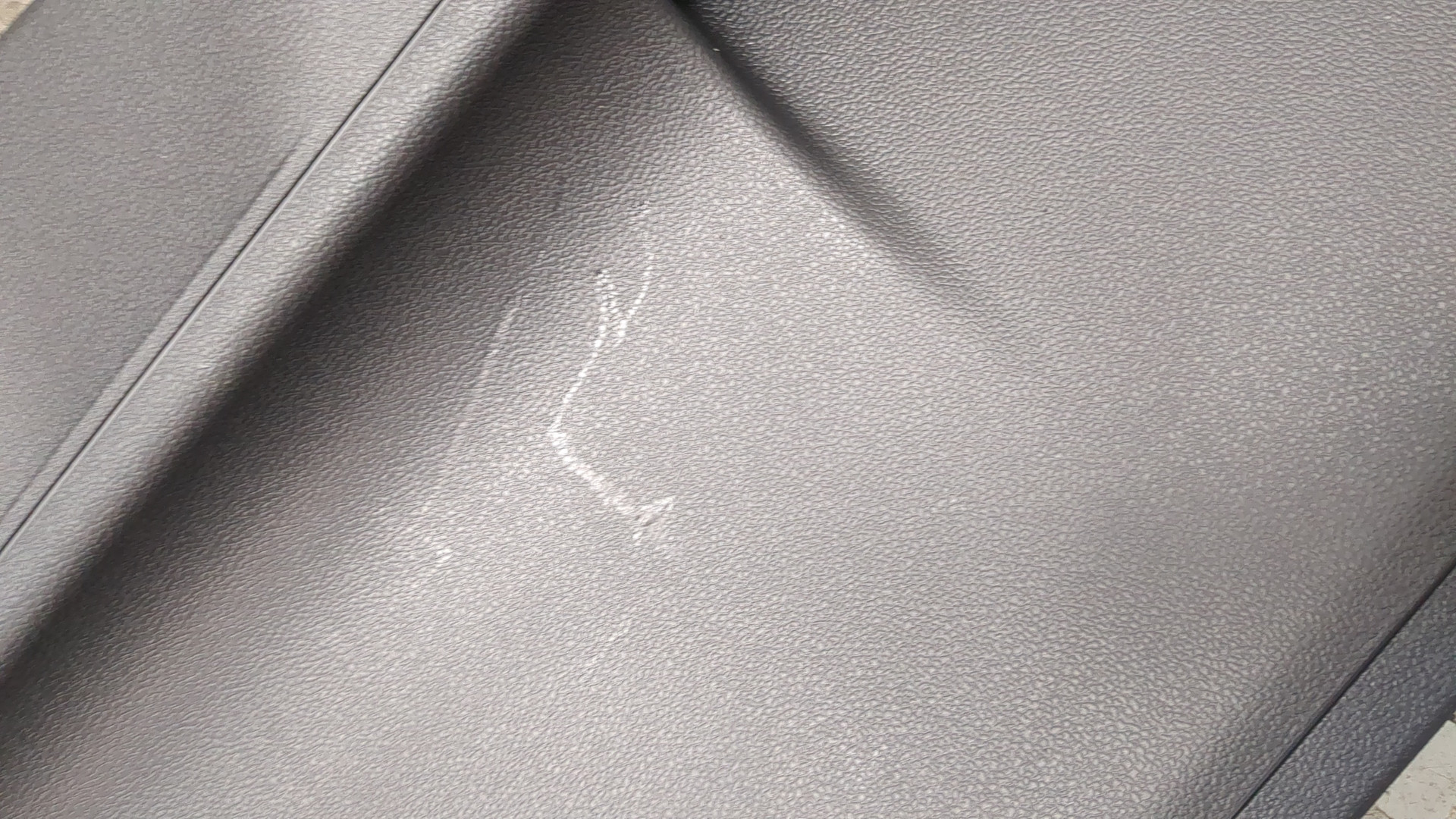 Обшивка двери багажника