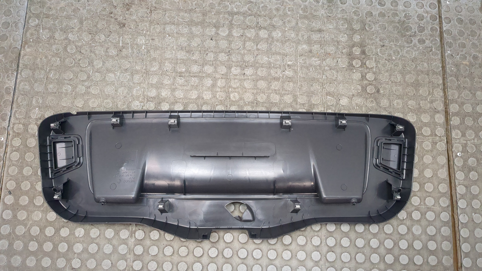 Обшивка двери багажника