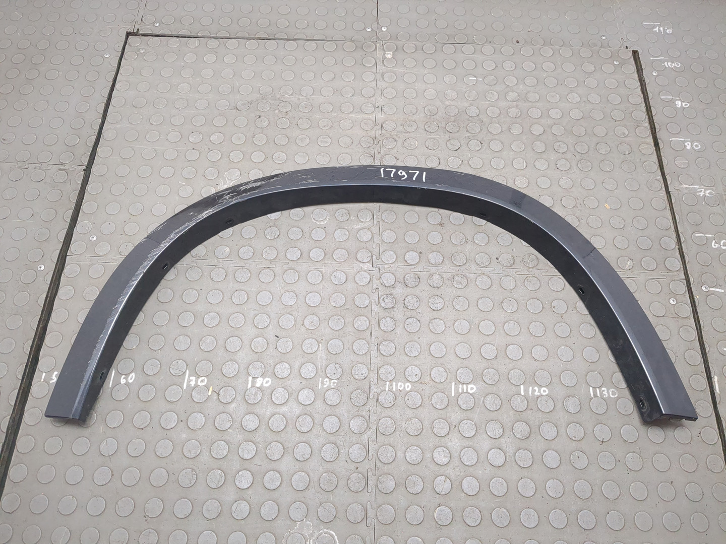 Молдинг заднего крыла правого