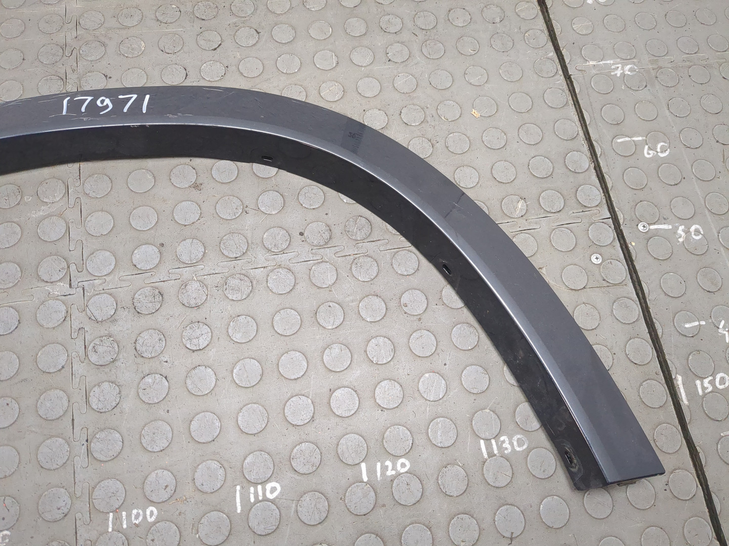 Молдинг заднего крыла правого