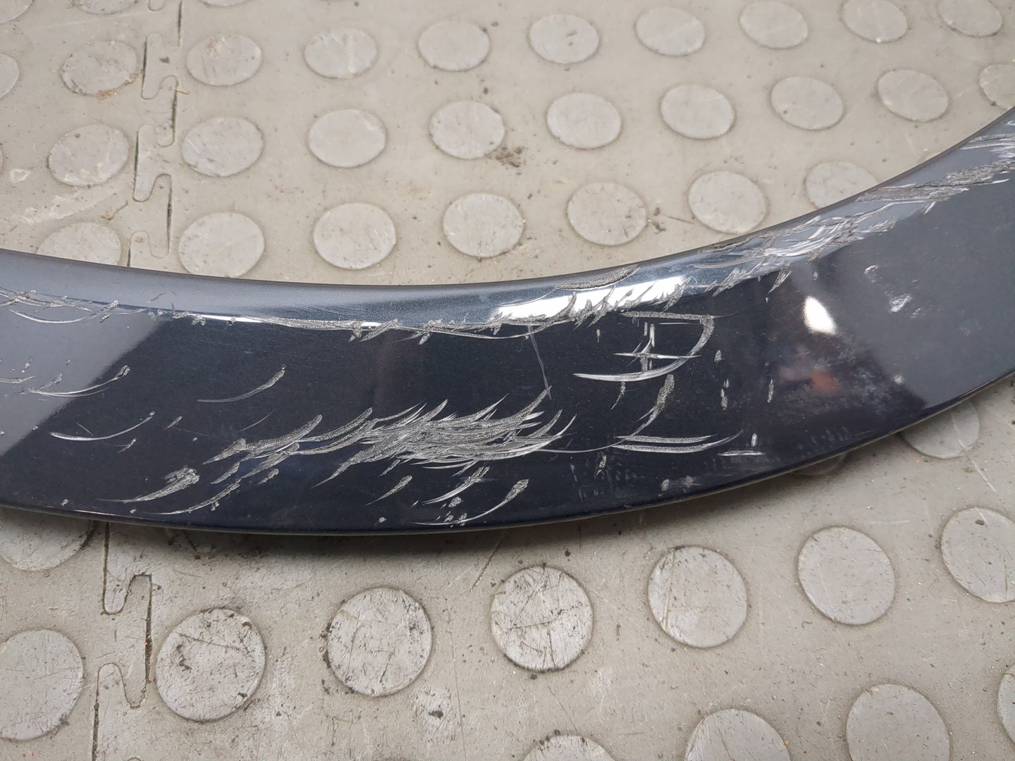 Молдинг заднего крыла правого