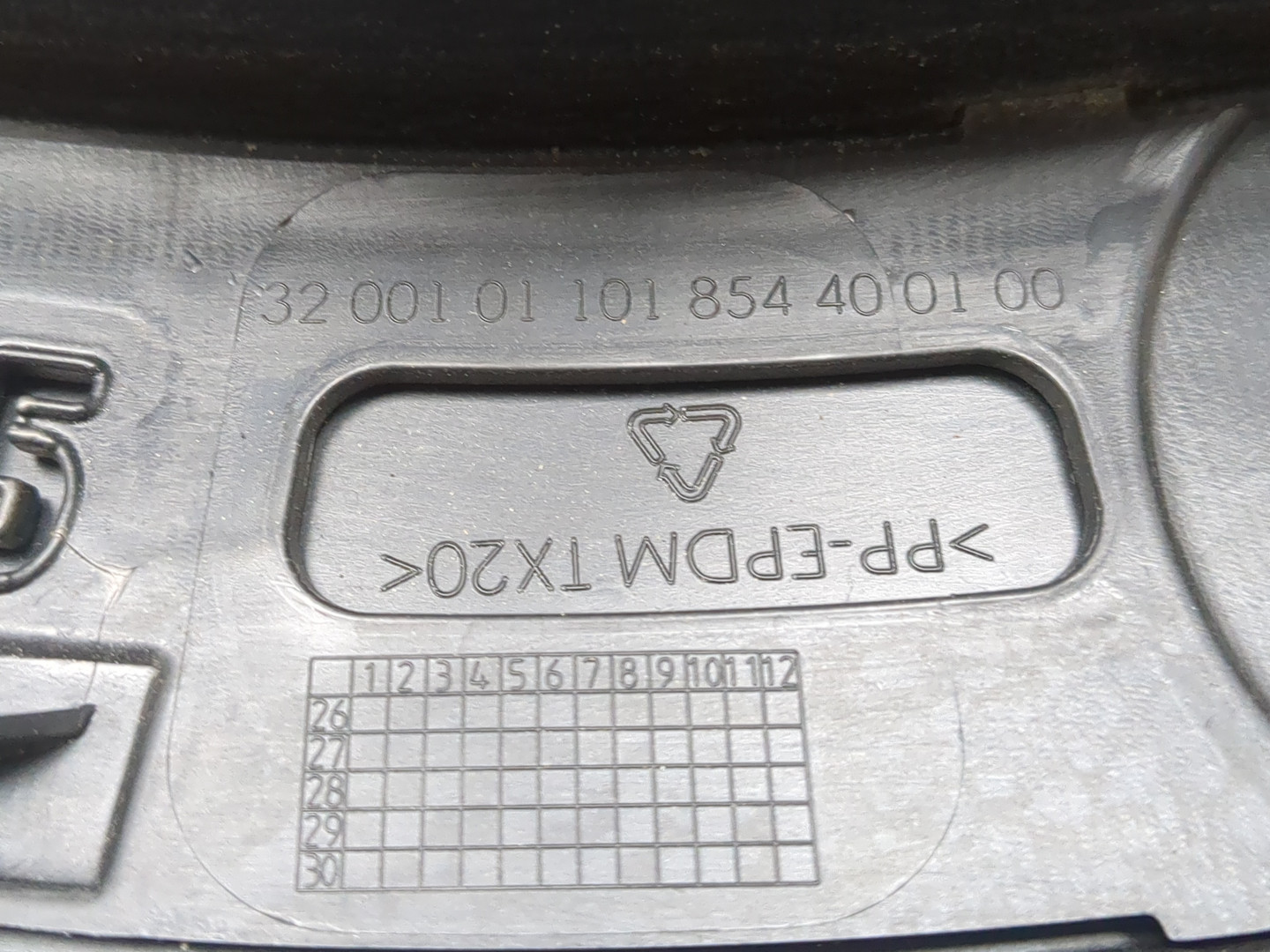 Молдинг заднего крыла правого